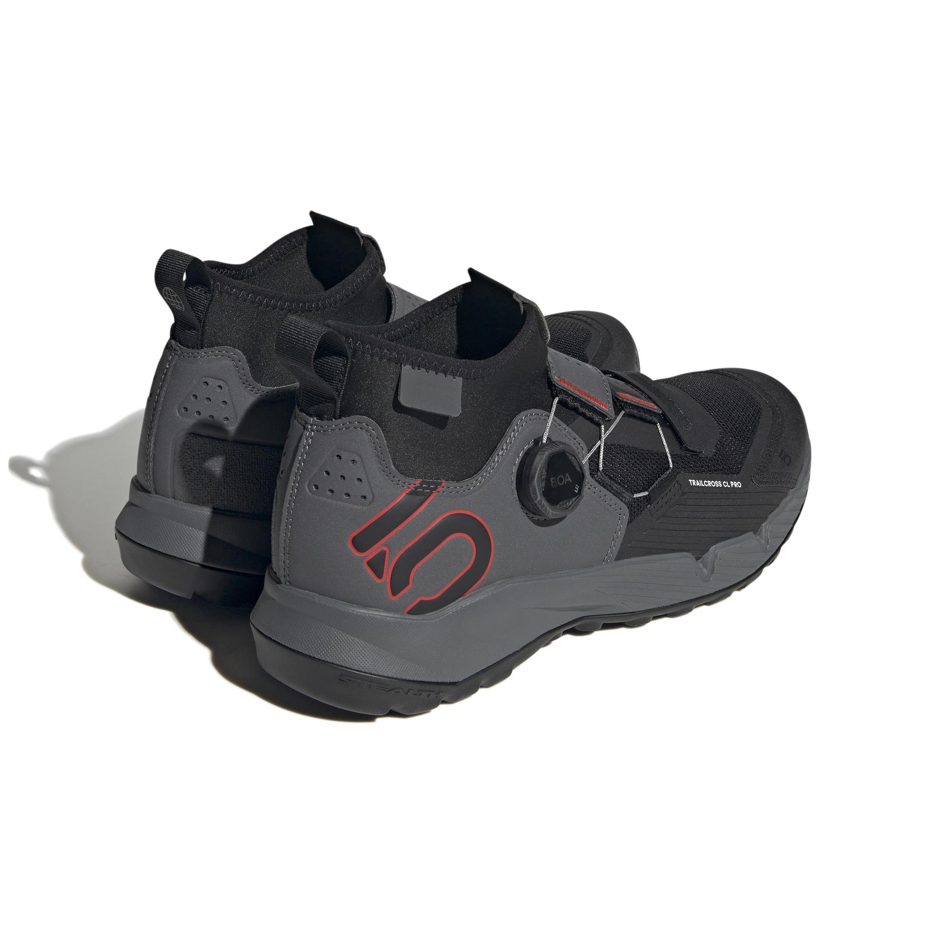 product/a/d/adidas_hp9935_7_footwear_photography_back_lateral_top_view_white-nw091625.jpg