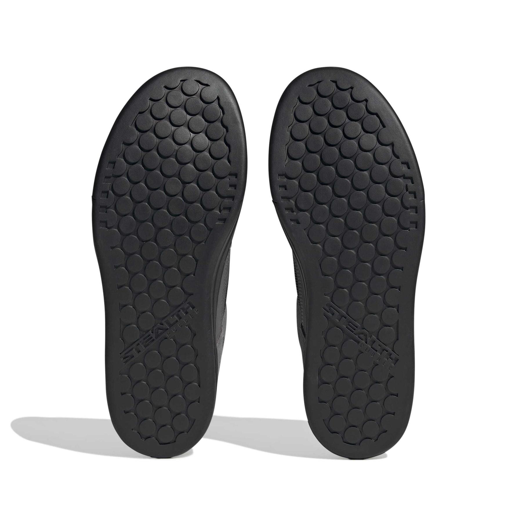 product/a/d/adidas_hp9936_4_footwear_photography_bottom_view_white-nw091625.jpg