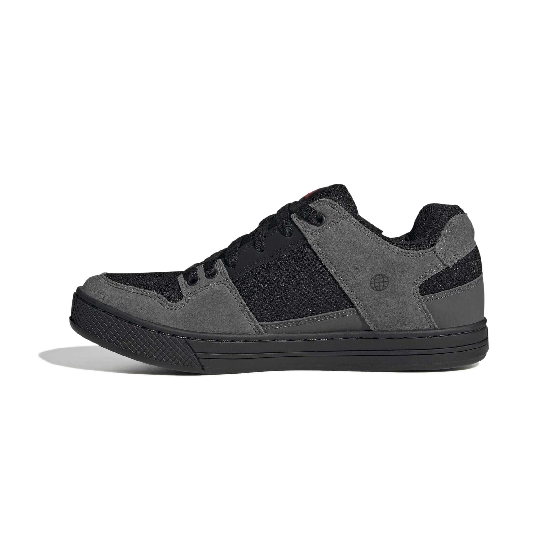 product/a/d/adidas_hp9936_5_footwear_photography_side_medial_center_view_white-nw091625.jpg