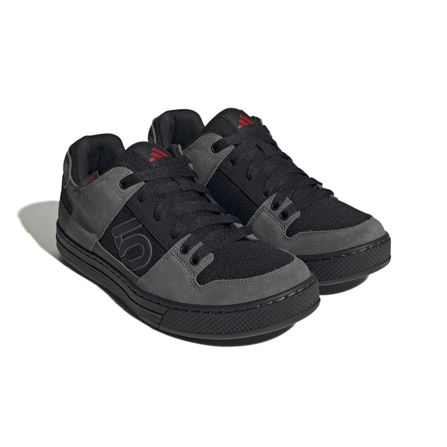 product/a/d/adidas_hp9936_6_footwear_photography_front_lateral_top_view_white-nw091625.jpg