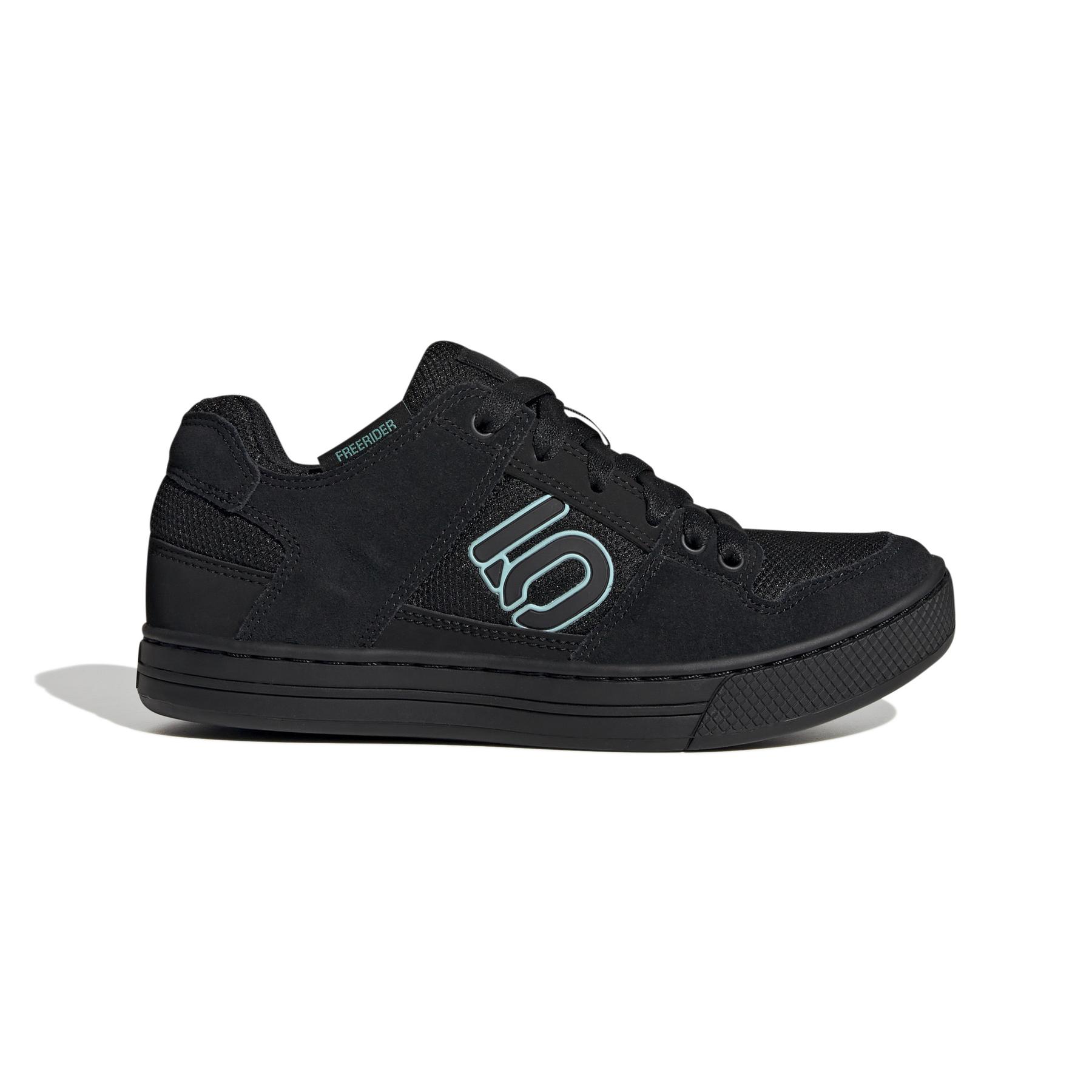 product/a/d/adidas_hq2101_1_footwear_photography_side_lateral_center_view_white-nw091625.jpg