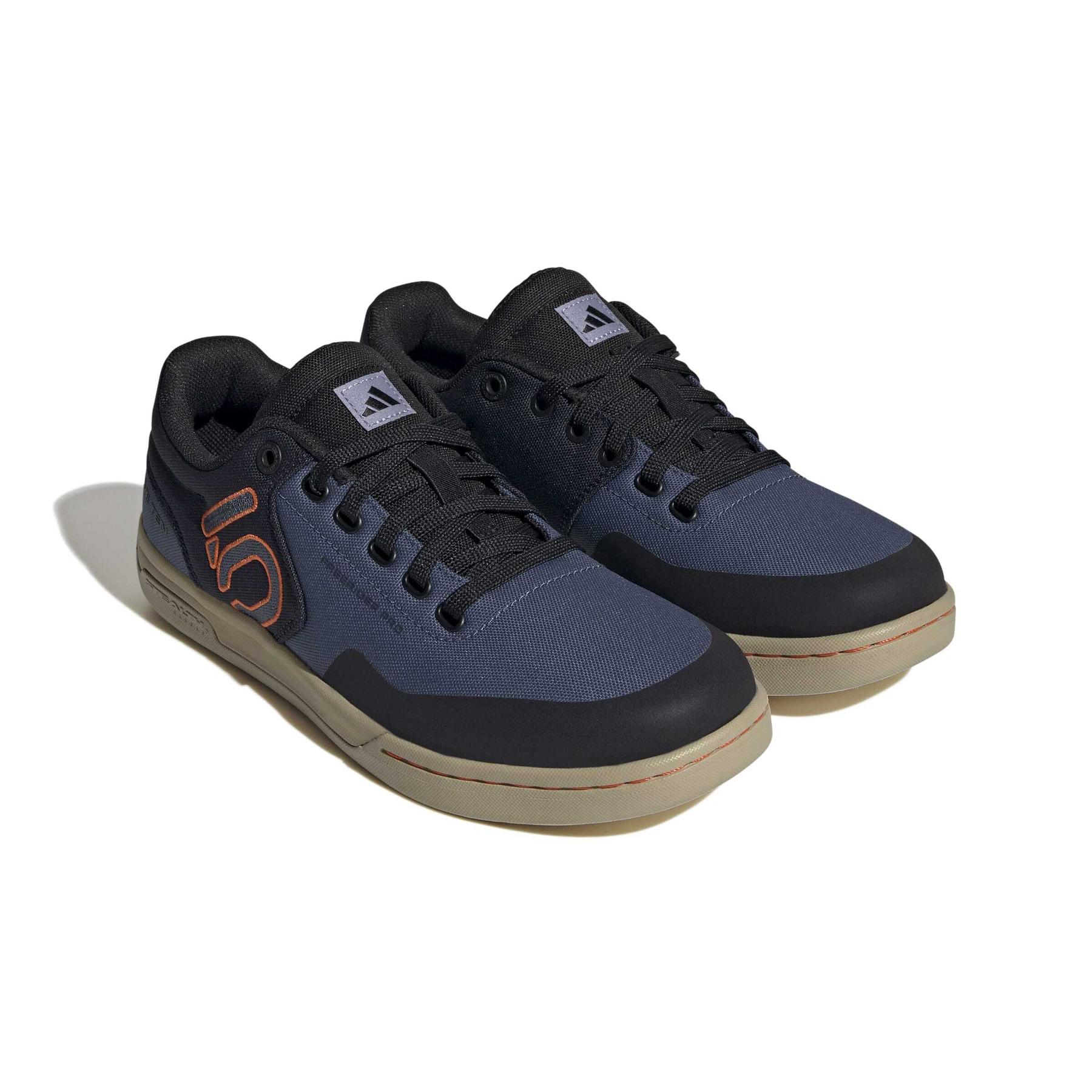 product/a/d/adidas_hq2111_6_footwear_photography_front_lateral_top_view_white-nw091625.jpg