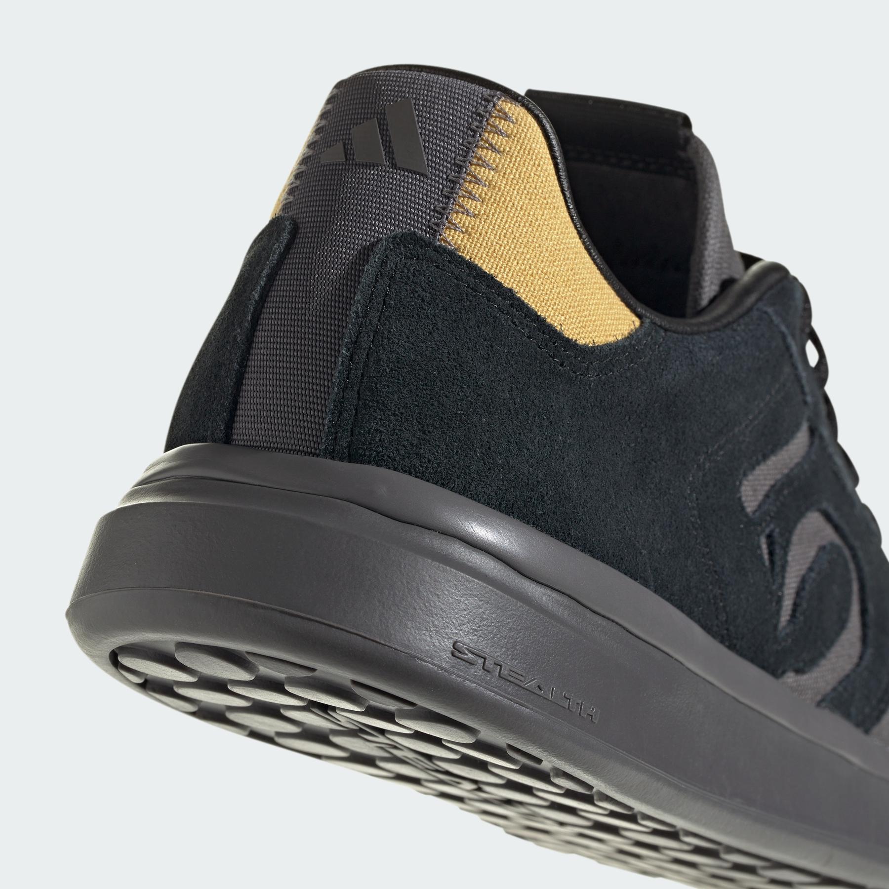 product/a/d/adidas_id4947_core-black-charcoal-oat_11.jpg