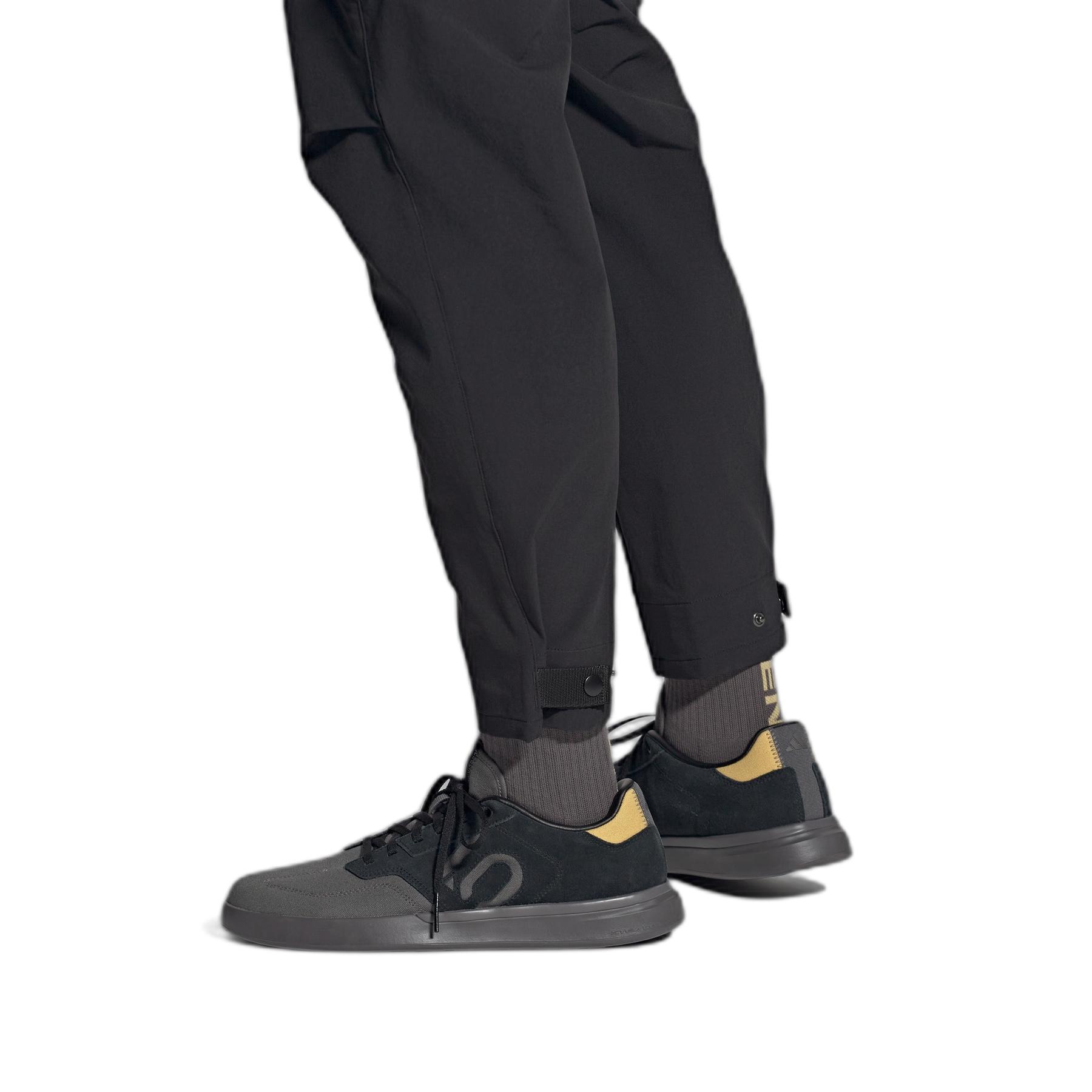product/a/d/adidas_id4947_core-black-charcoal-oat_2.jpg