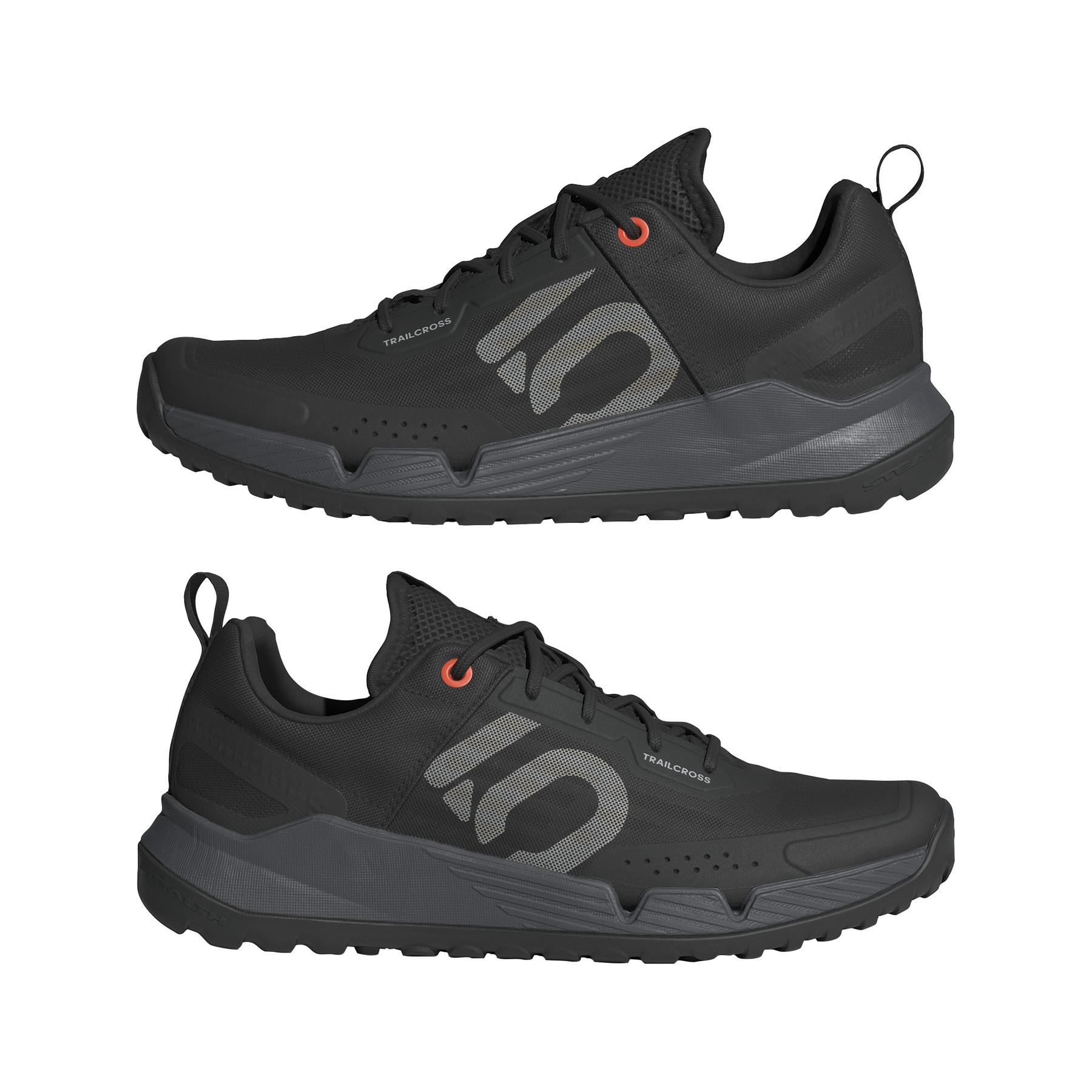 product/a/d/adidas_id5012_10_footwear_photography_mirrored_pair_view_white-nw091625.jpg