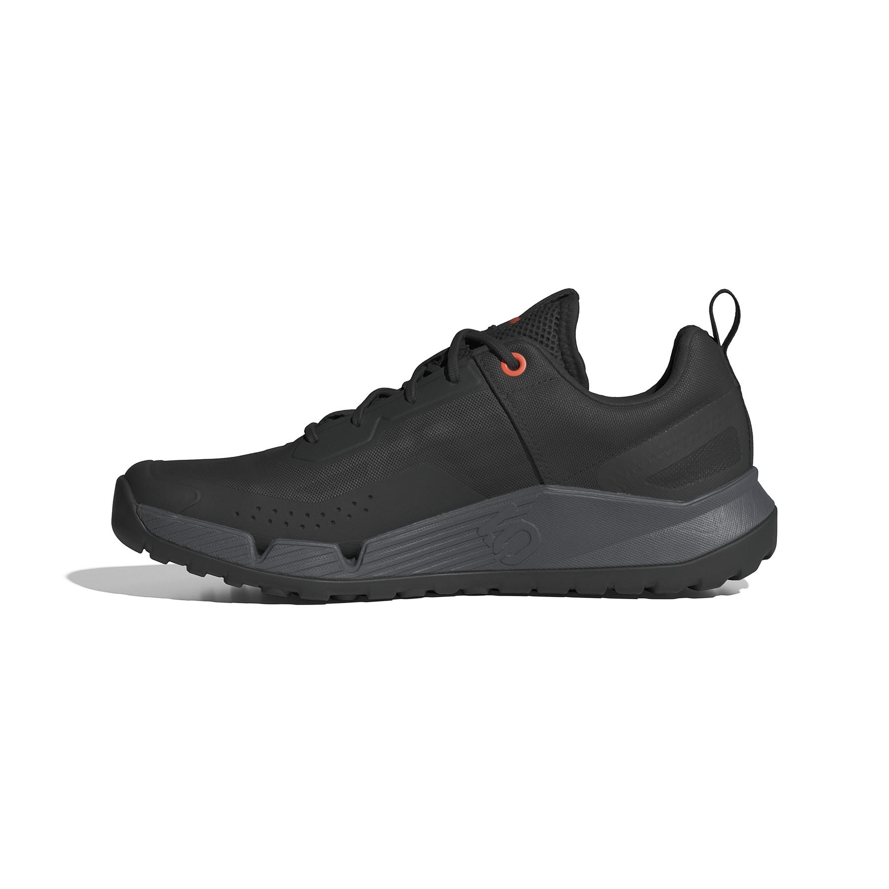 product/a/d/adidas_id5012_5_footwear_photography_side_medial_center_view_white-nw091625.jpg