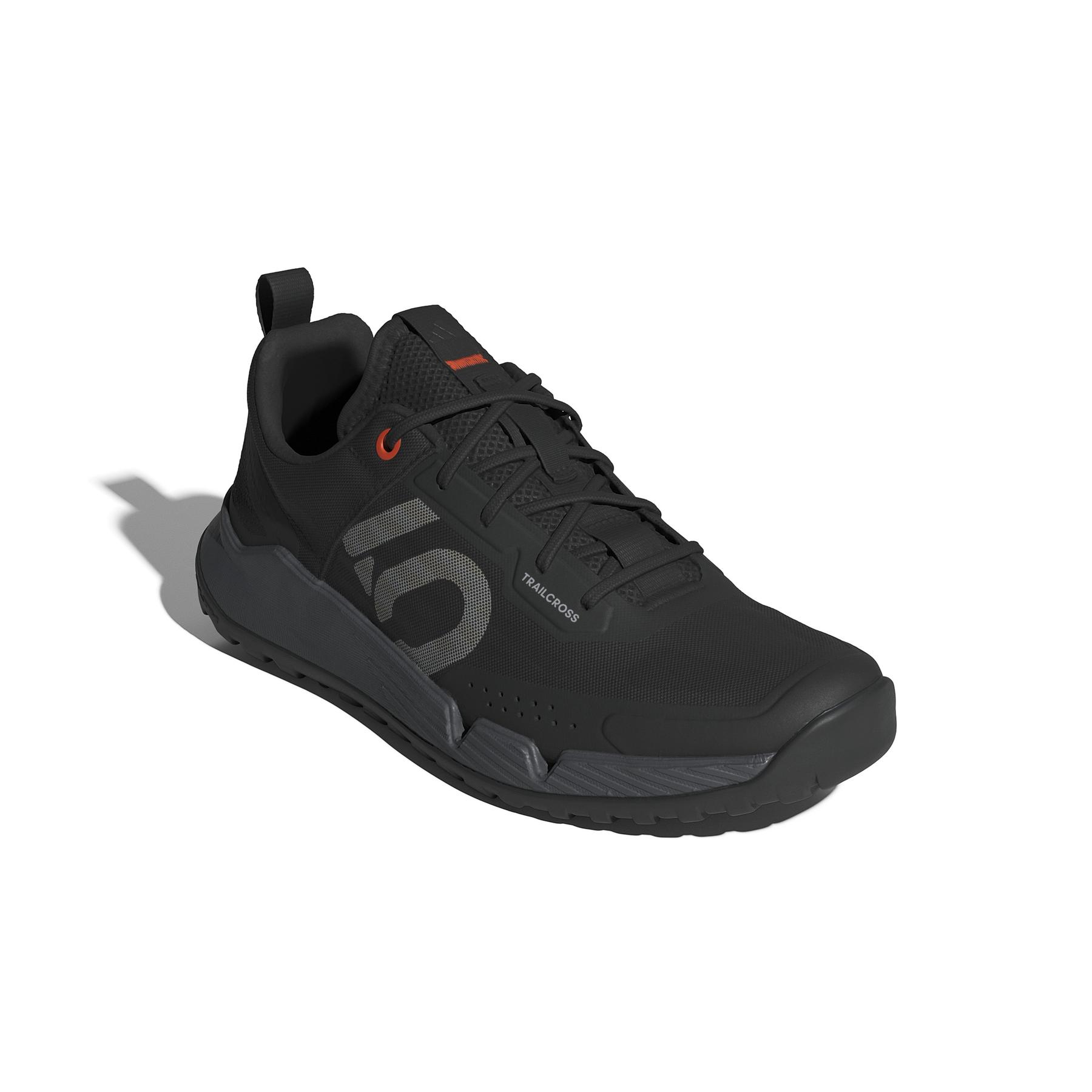 product/a/d/adidas_id5012_6_footwear_photography_front_lateral_top_view_white-nw091625.jpg