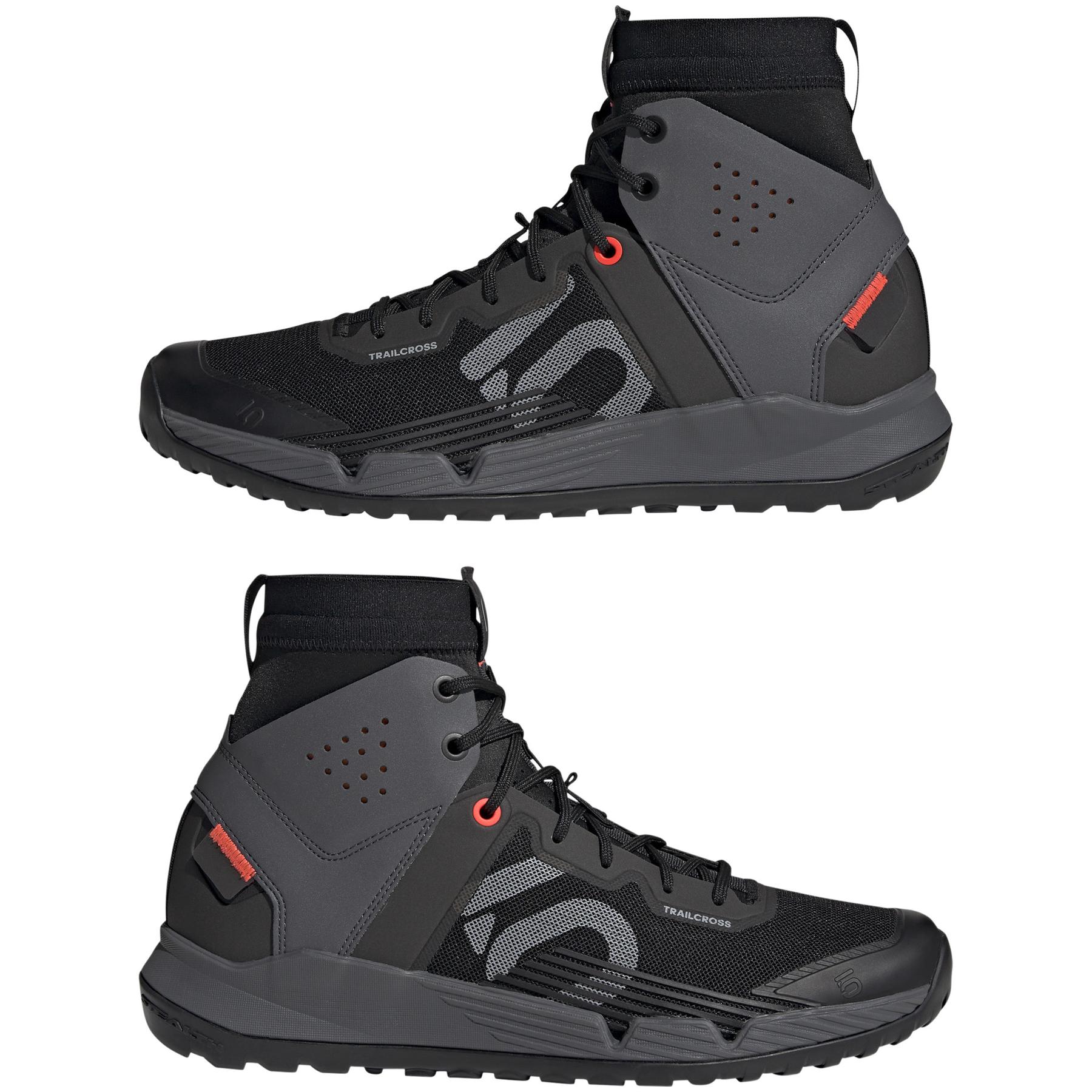 product/a/d/adidas_if4944_12_footwear_photography_mirrored_pair_view_white-nw091625.jpg
