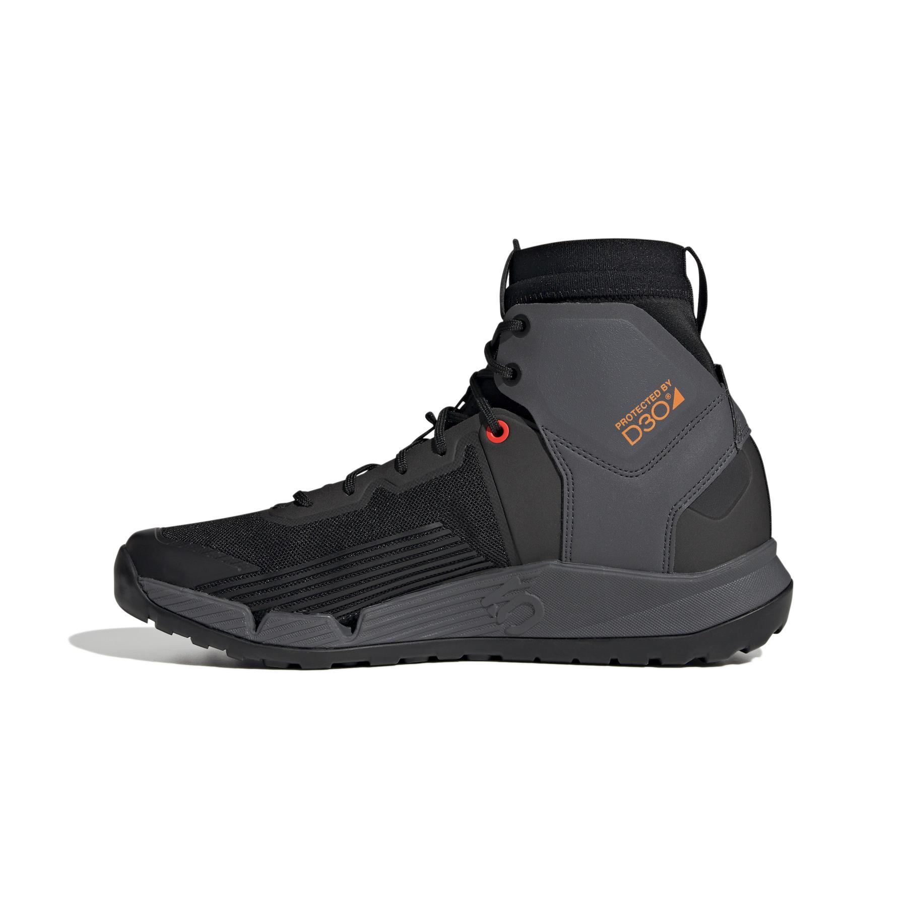 product/a/d/adidas_if4944_5_footwear_photography_side_medial_center_view_white-nw091625.jpg