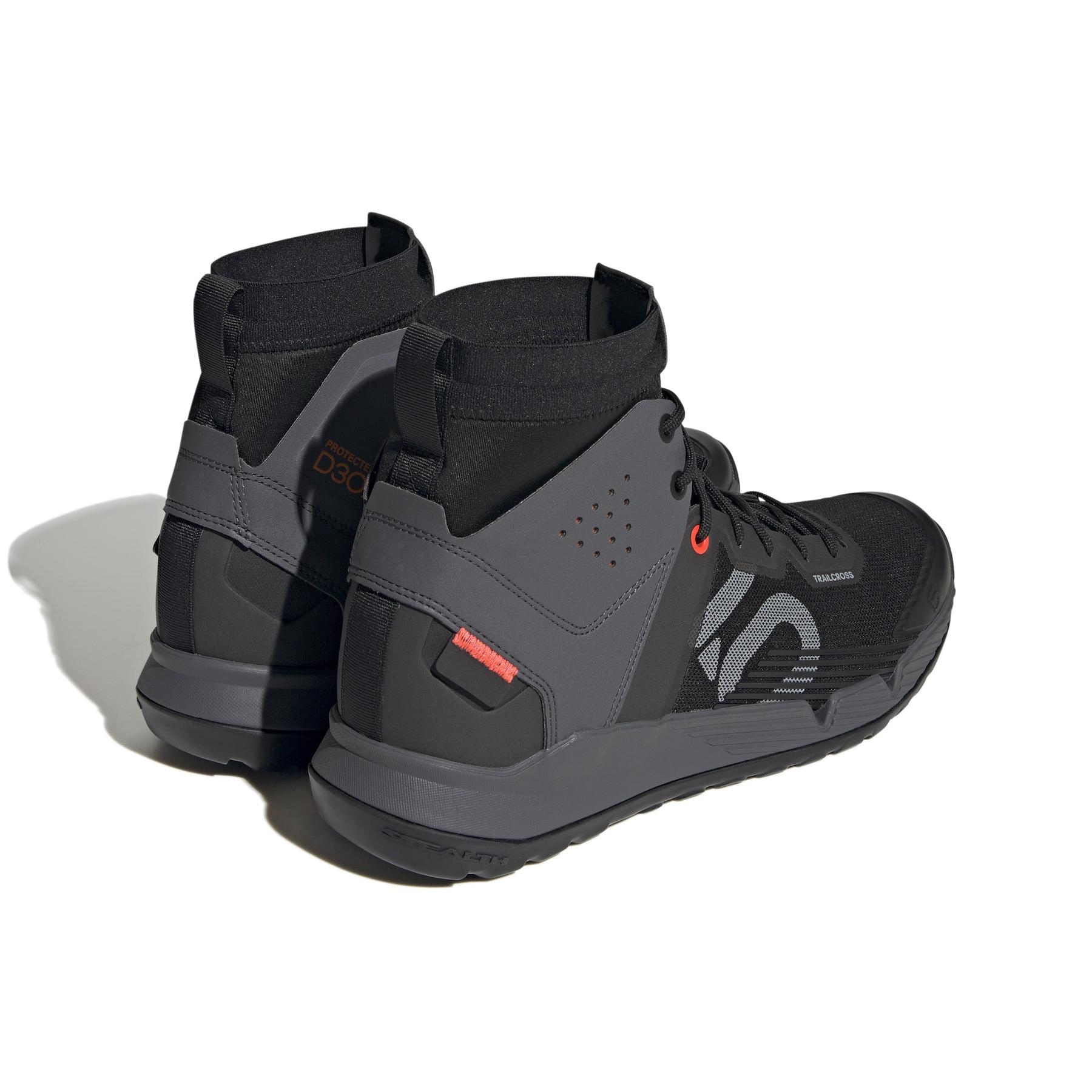 product/a/d/adidas_if4944_7_footwear_photography_back_lateral_top_view_white-nw091625.jpg