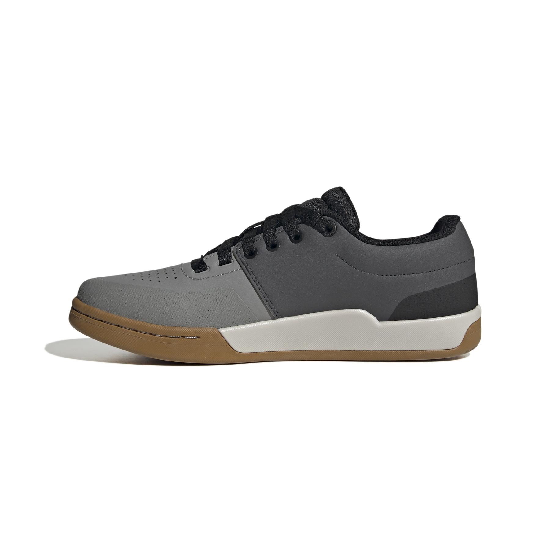 product/a/d/adidas_if7423_5_footwear_photography_side_medial_center_view_white-nw091625.jpg