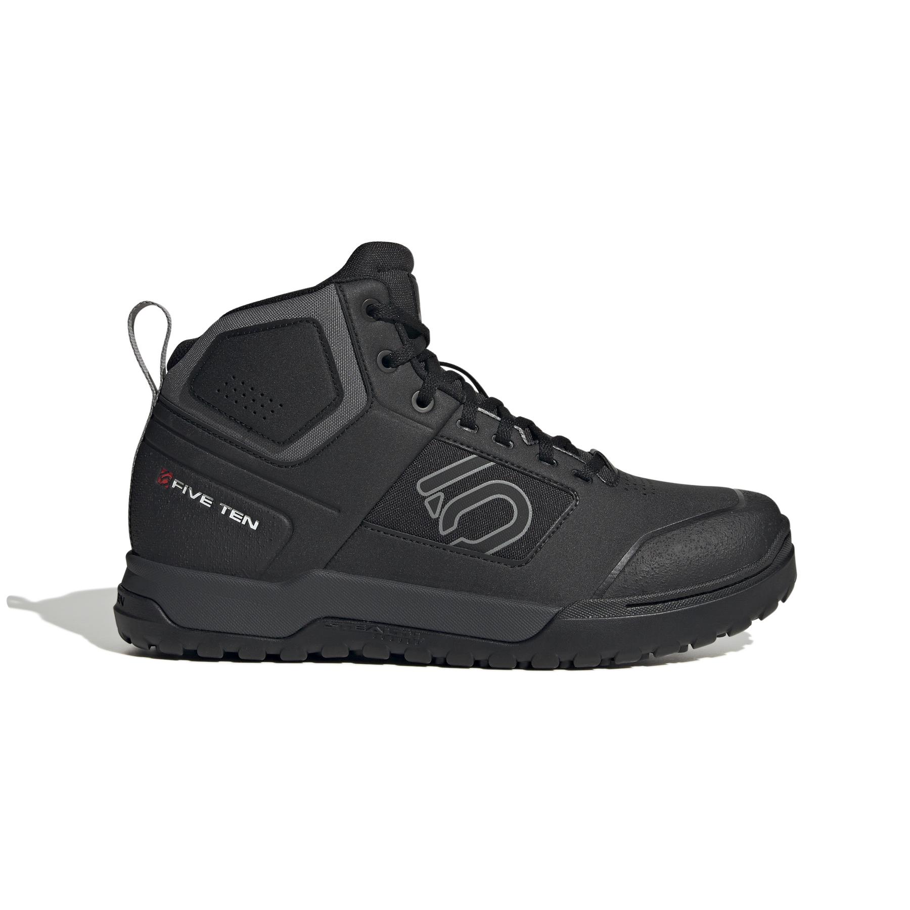 product/a/d/adidas_if7453_1_footwear_photography_side_lateral_center_view_white-nw091625.jpg