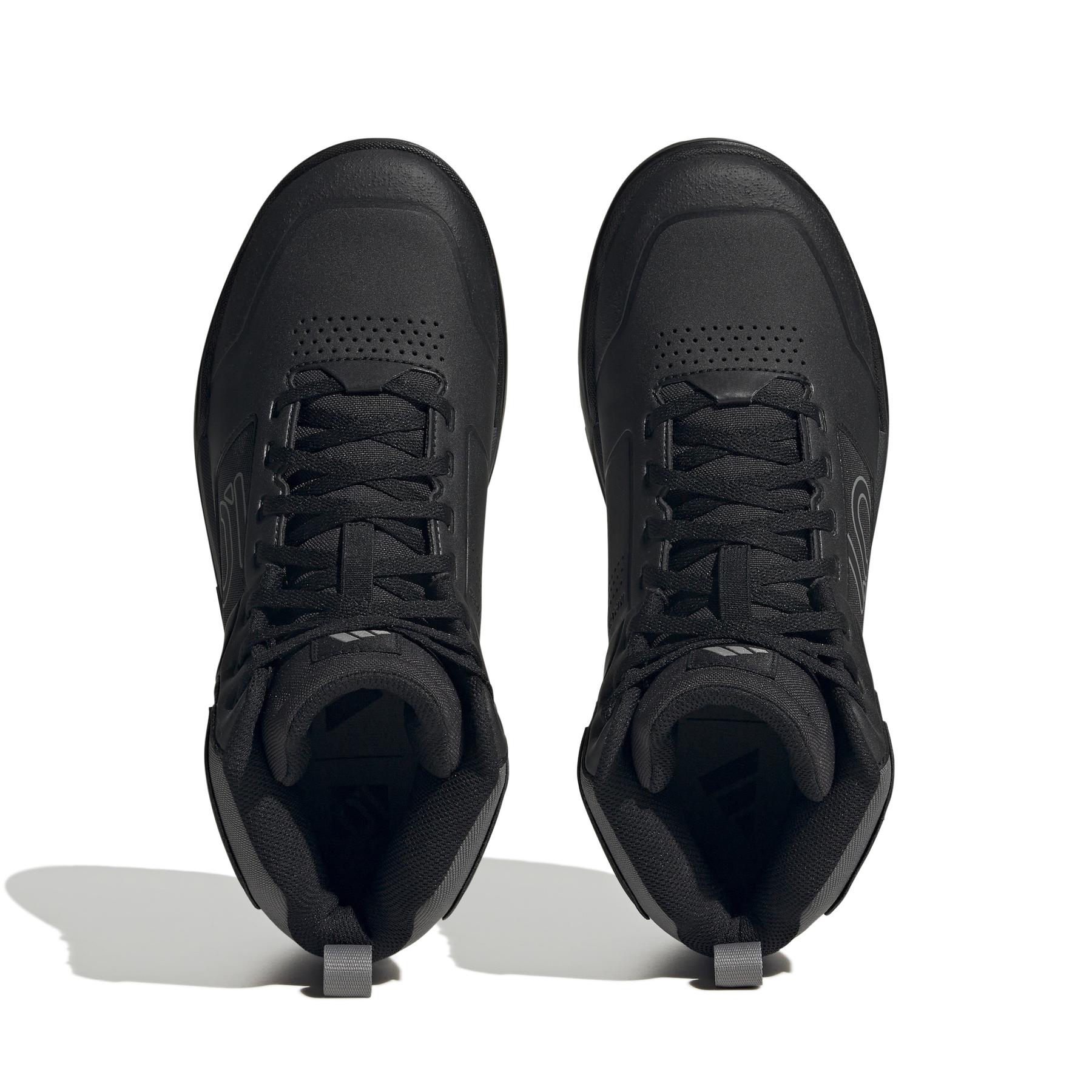product/a/d/adidas_if7453_3_footwear_photography_top_portrait_view_white-nw091625.jpg