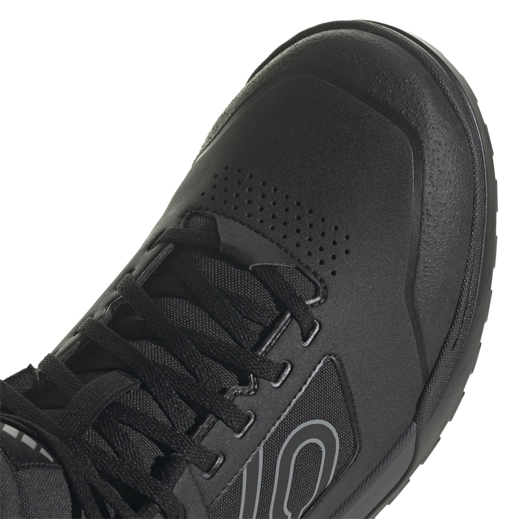 product/a/d/adidas_if7453_9_footwear_photography_detail_view_2_white-nw091625.jpg