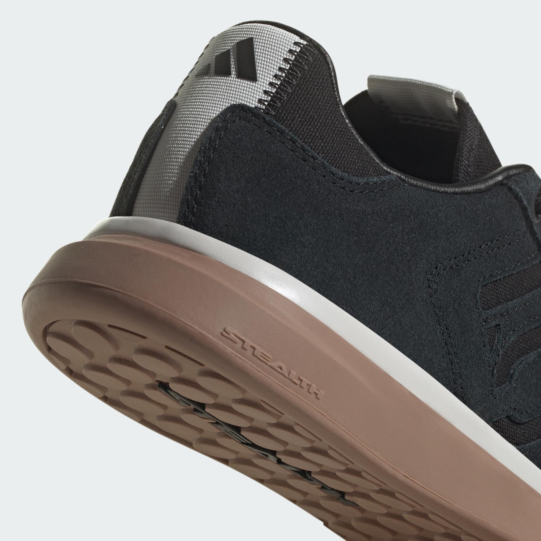 product/a/d/adidas_ig0375_core-black-core-black-gum_8.jpg