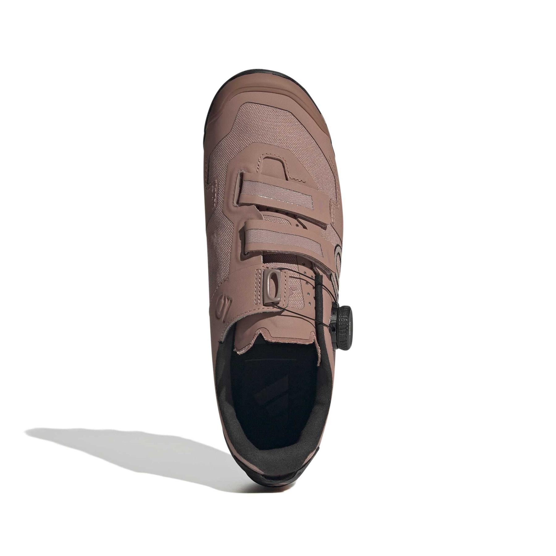 product/a/d/adidas_ih0807_3_footwear_photography_top_portrait_view_white-nw091625.jpg