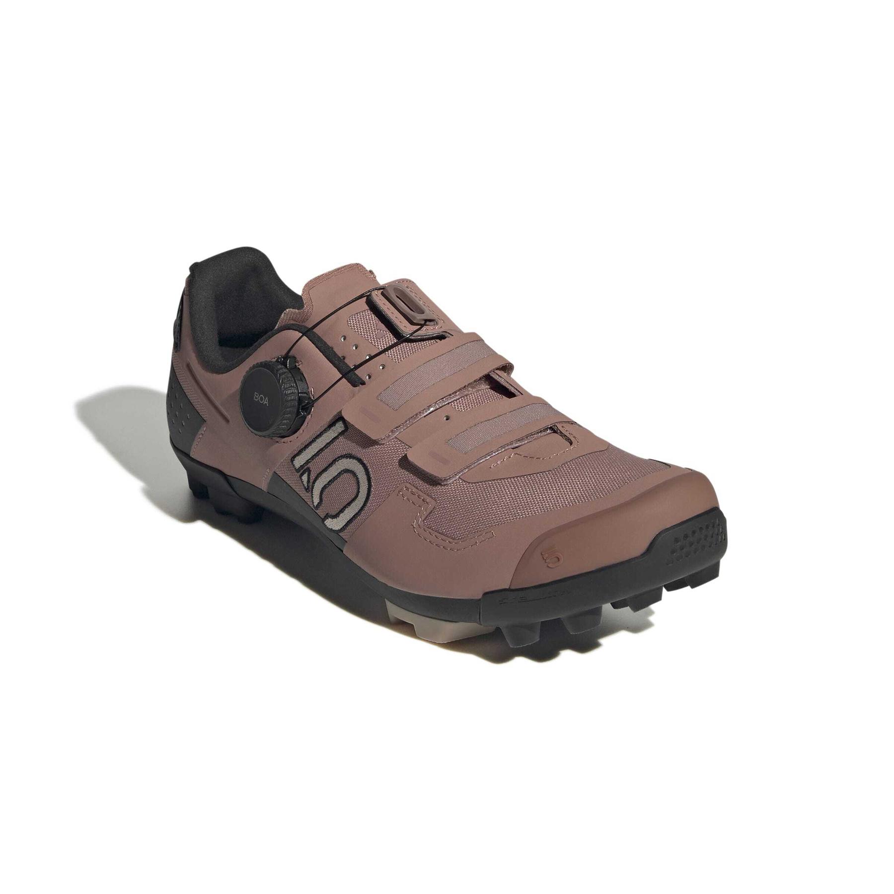 product/a/d/adidas_ih0807_6_footwear_photography_front_lateral_top_view_white-nw091625.jpg