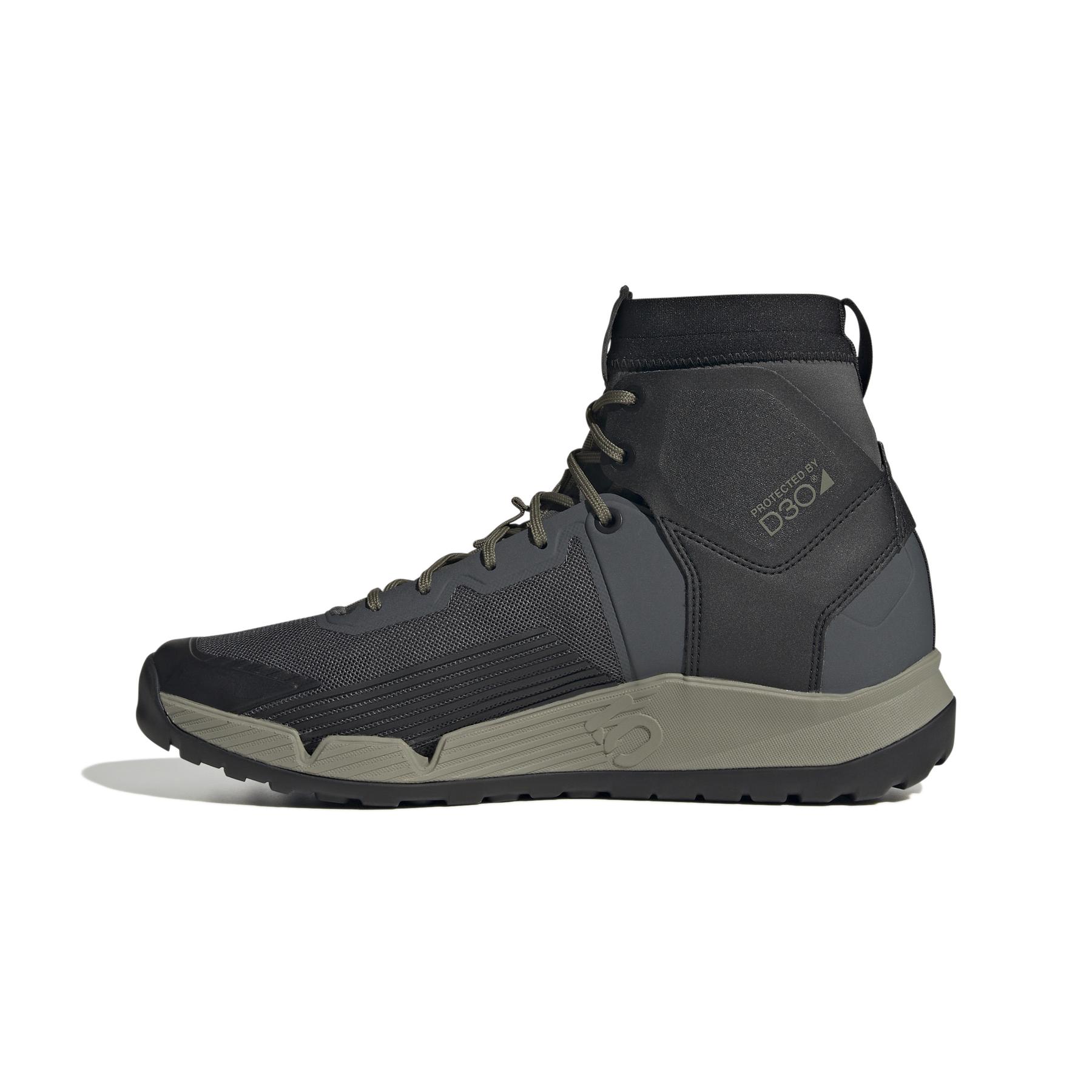 product/a/d/adidas_ih0810_5_footwear_photography_side_medial_center_view_white-nw091625.jpg