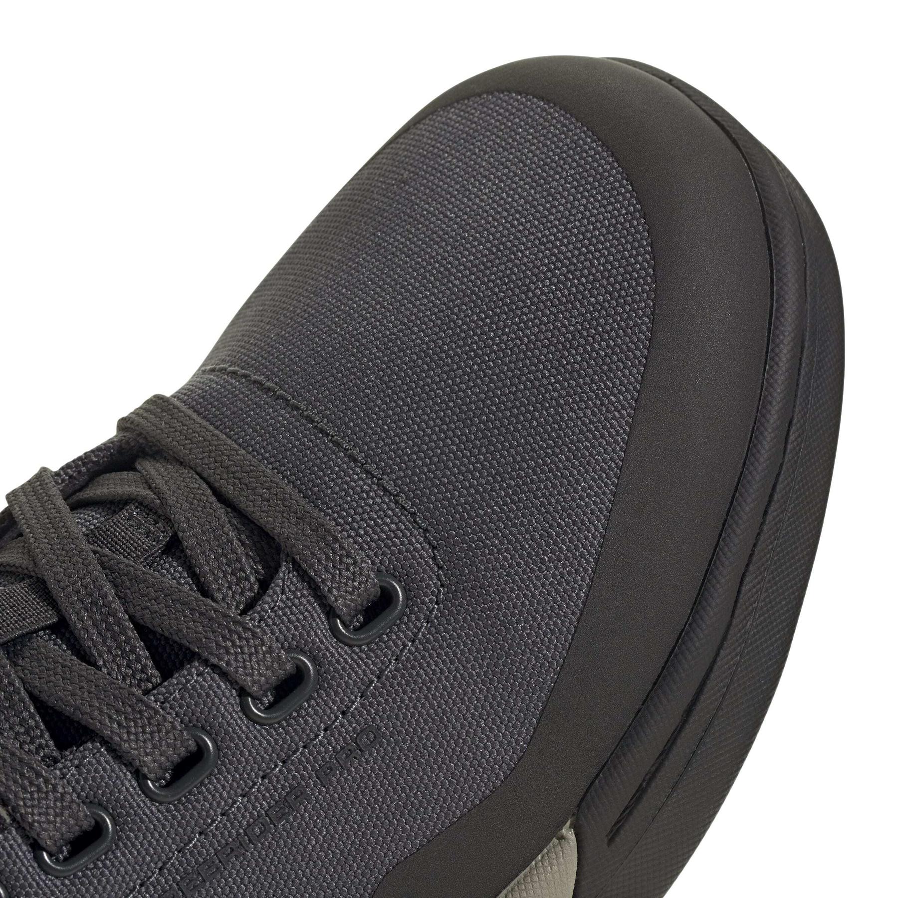 product/a/d/adidas_ih0814_8_footwear_photography_detail_view_1_white-nw091625.jpg