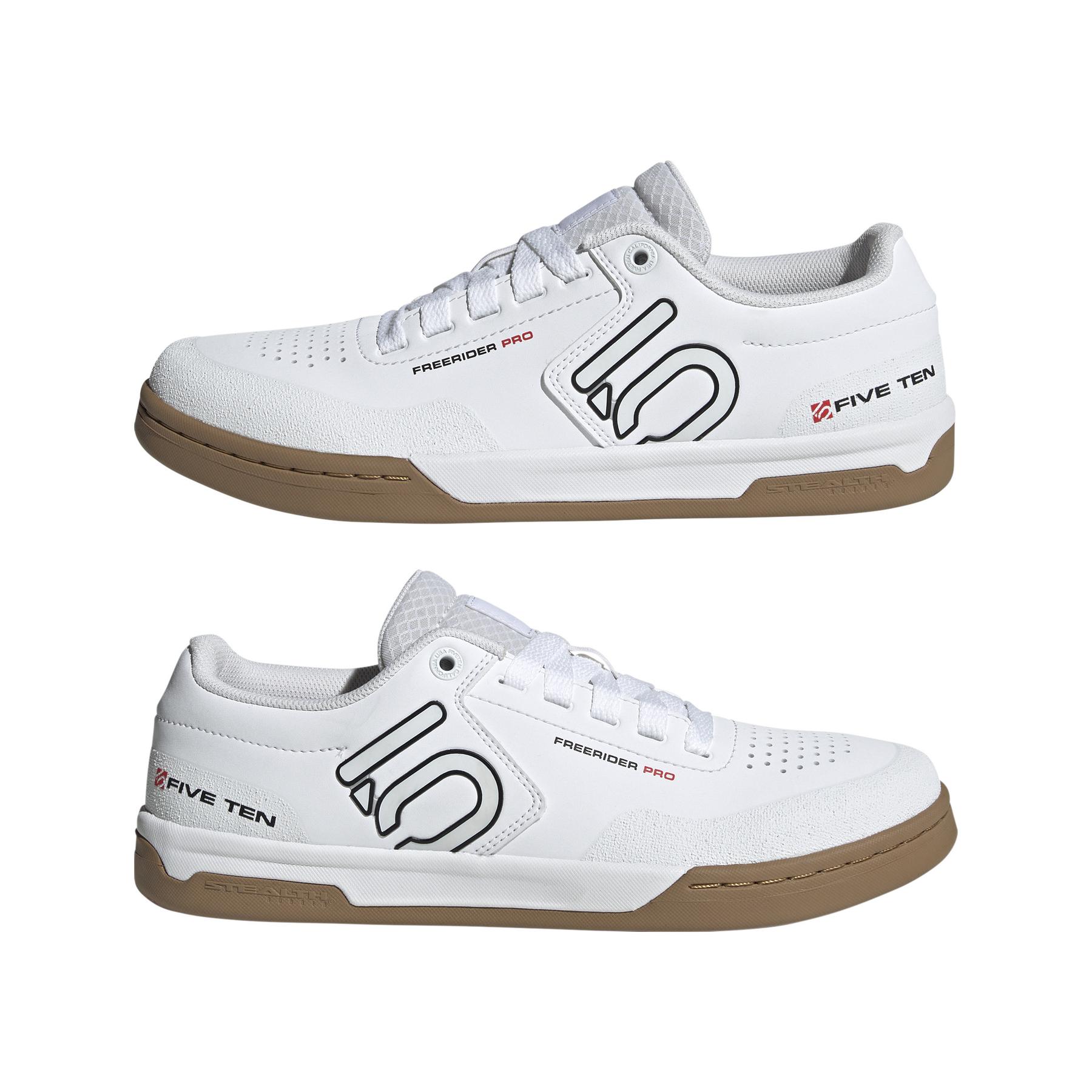product/a/d/adidas_ih0815_10_footwear_photography_mirrored_pair_view_white-nw091625.jpg