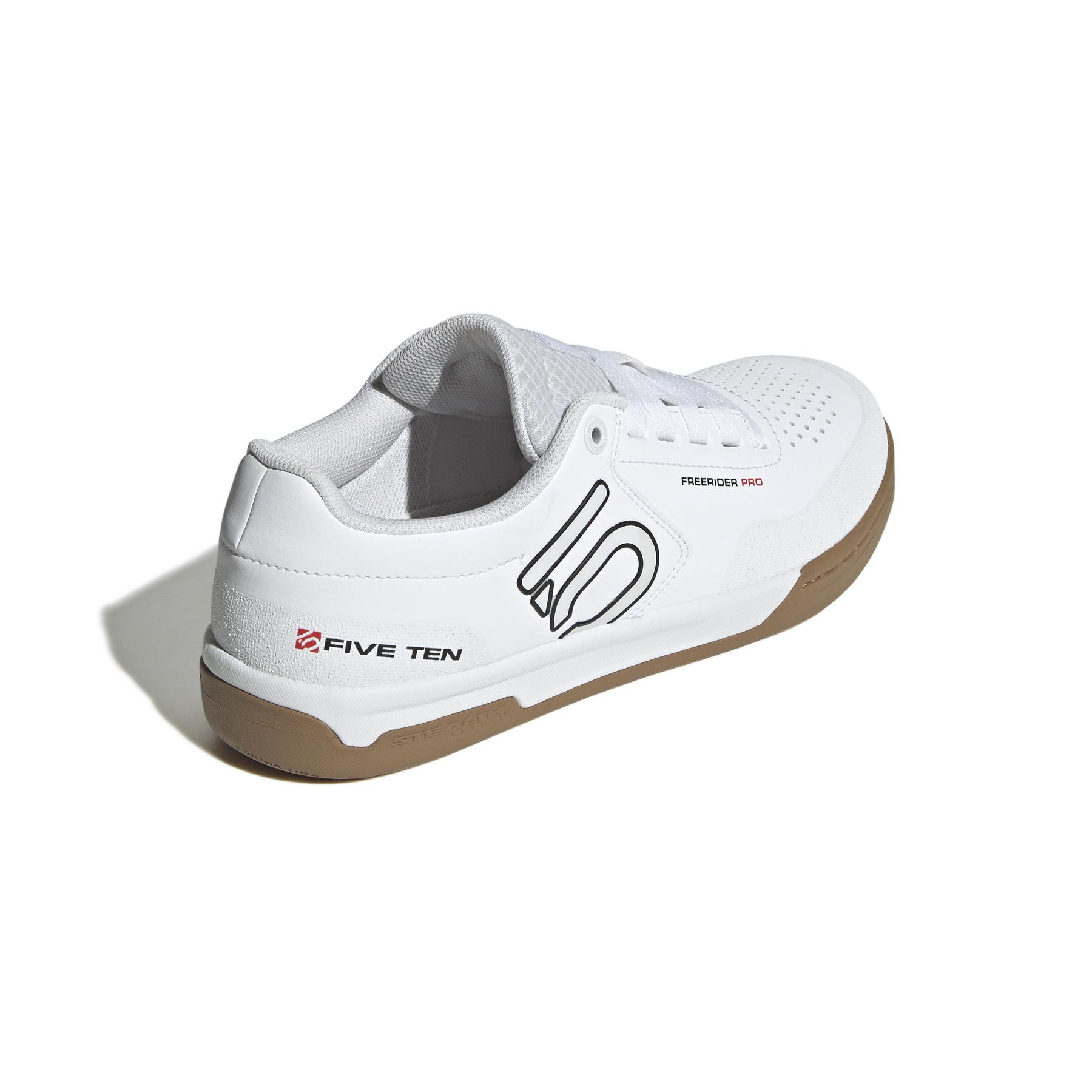 product/a/d/adidas_ih0815_7_footwear_photography_back_lateral_top_view_white-nw091625.jpg