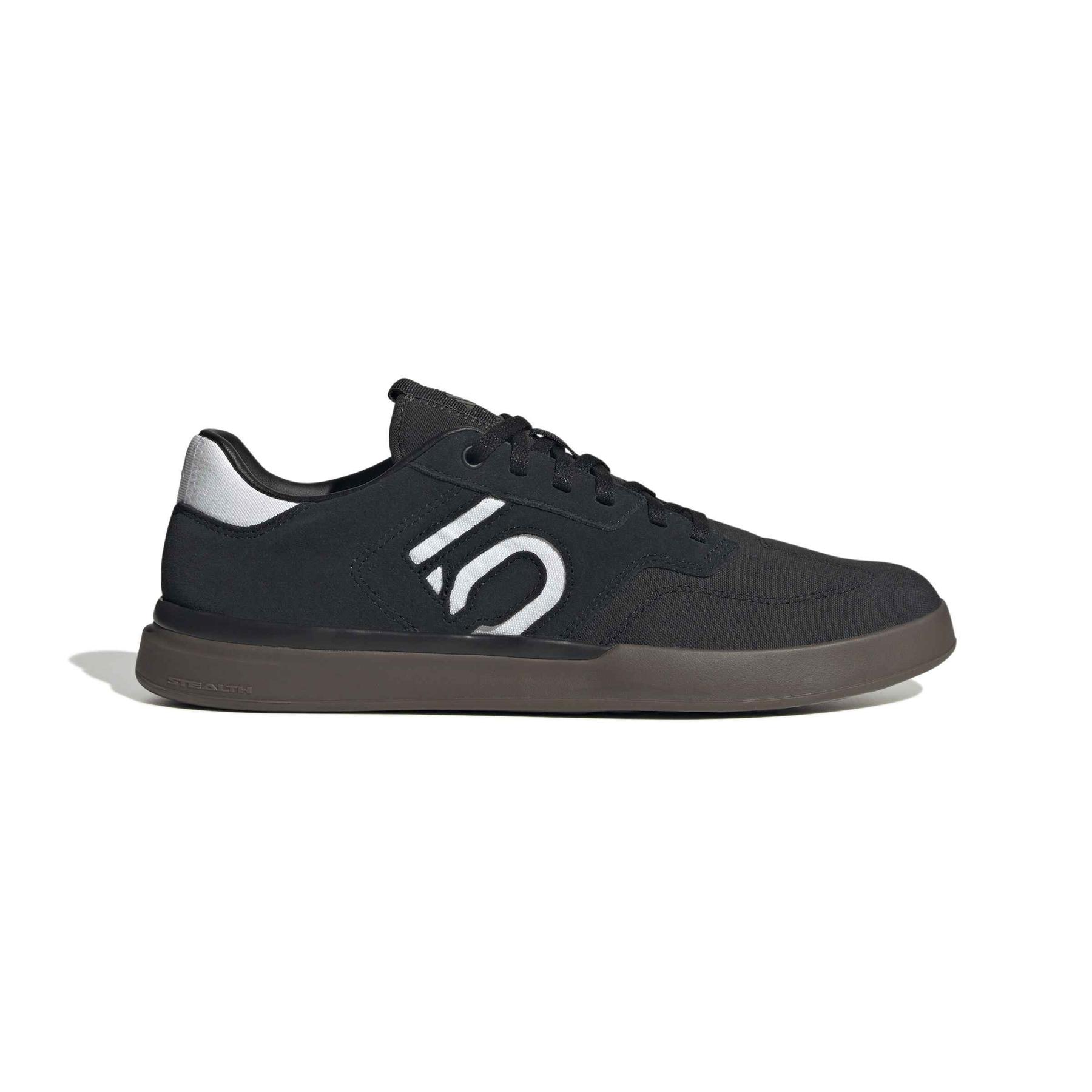 product/a/d/adidas_ih0825_1_footwear_photography_side_lateral_center_view_white-nw091625.jpg