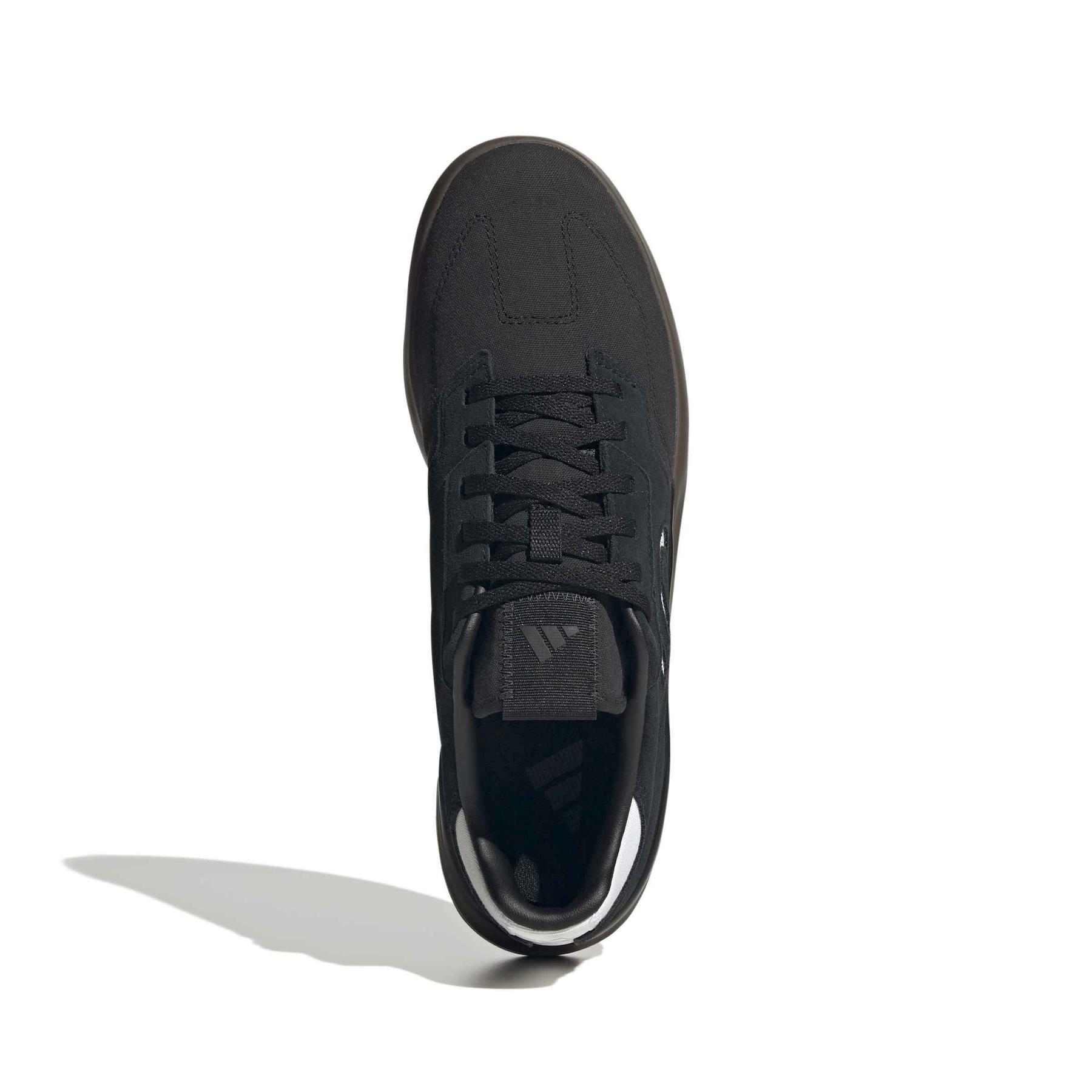 product/a/d/adidas_ih0825_3_footwear_photography_top_portrait_view_white-nw091625.jpg