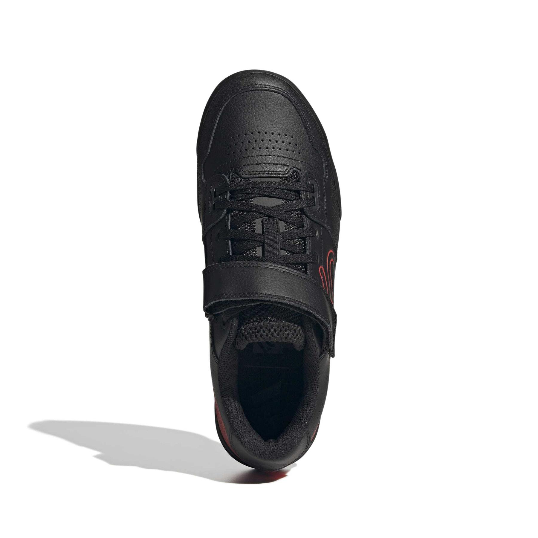 product/a/d/adidas_ih0826_3_footwear_photography_top_portrait_view_white-nw091625.jpg