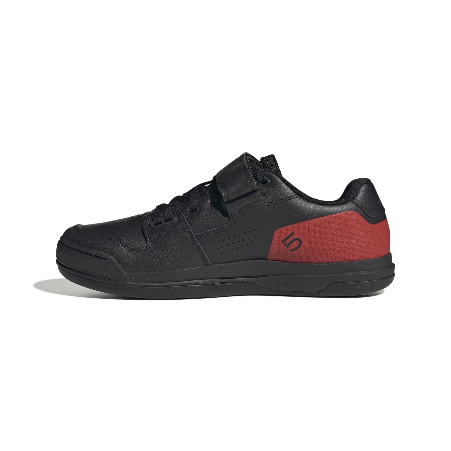 product/a/d/adidas_ih0826_5_footwear_photography_side_medial_center_view_white-nw091625.jpg