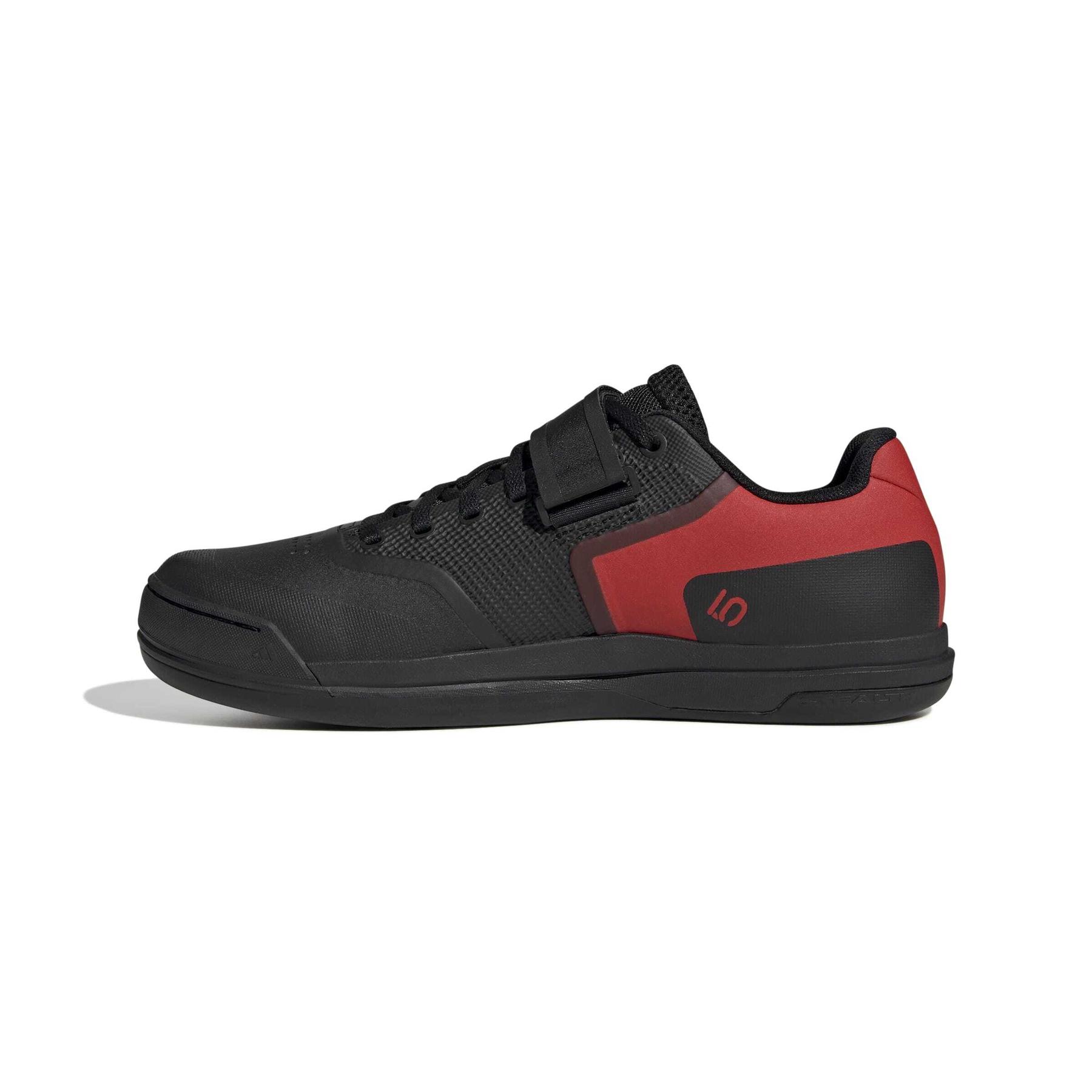 product/a/d/adidas_ih0827_5_footwear_photography_side_medial_center_view_white-nw091625.jpg