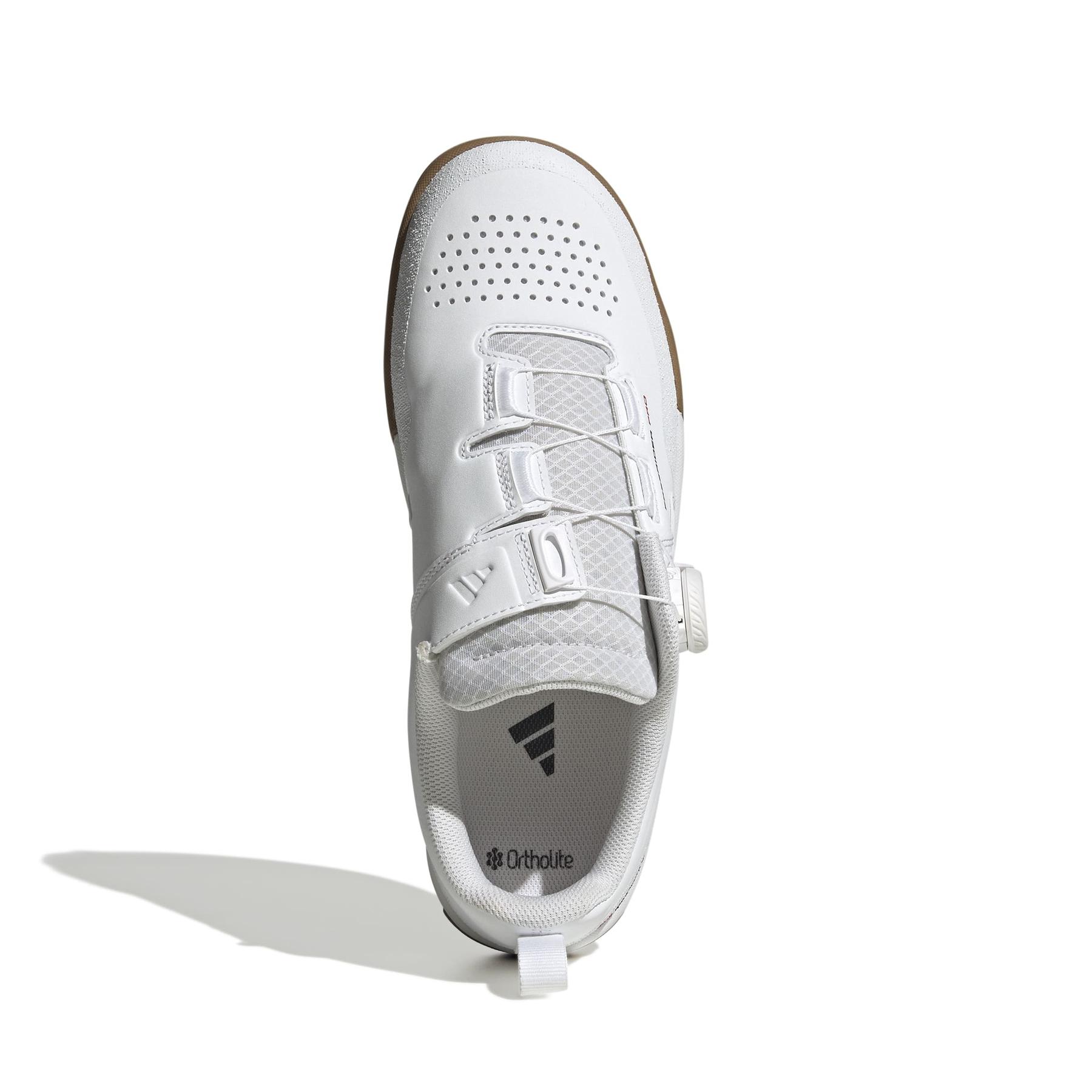 product/a/d/adidas_ih3054_3_footwear_photography_top_portrait_view_white-nw091625.jpg