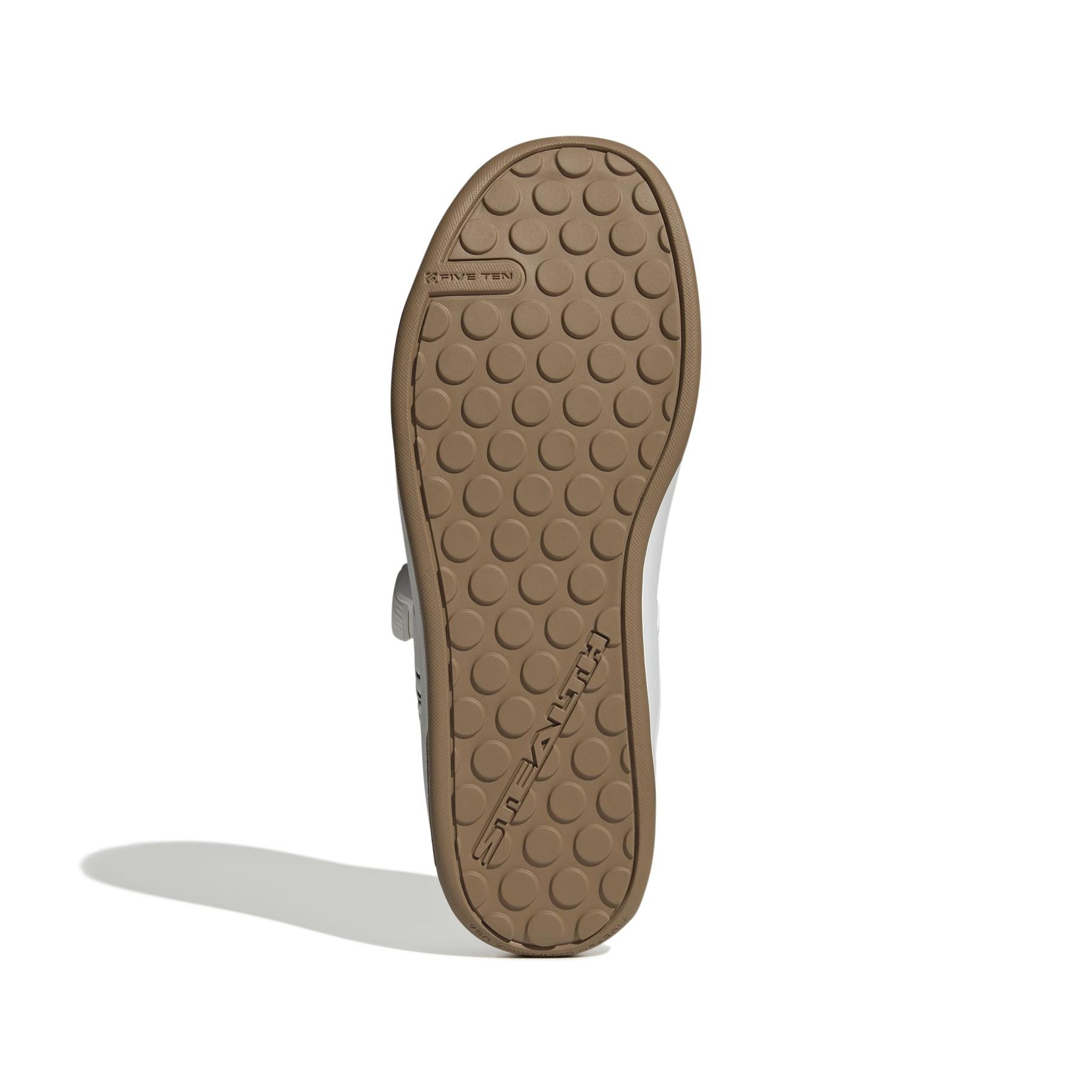 product/a/d/adidas_ih3054_4_footwear_photography_bottom_view_white-nw091625.jpg