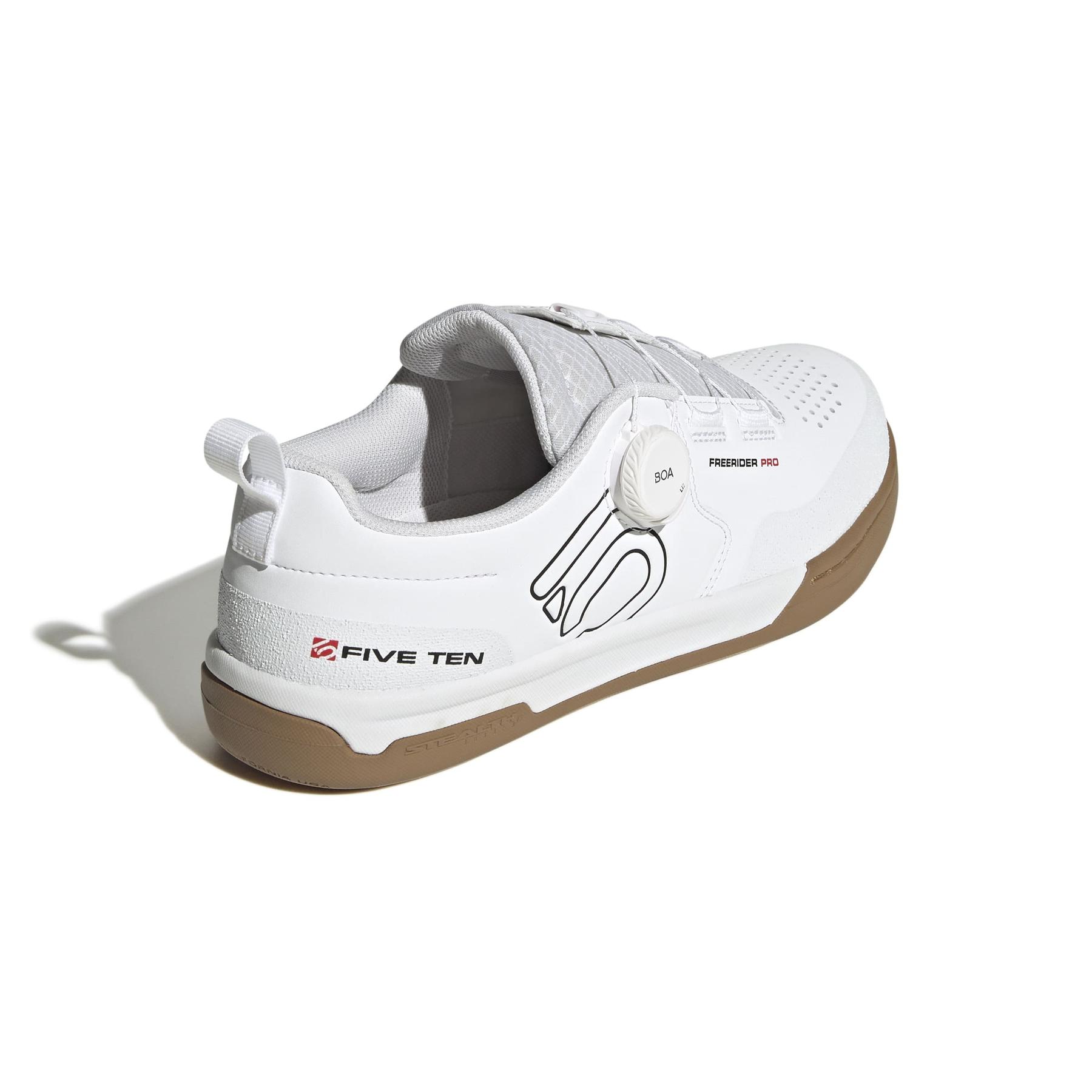product/a/d/adidas_ih3054_7_footwear_photography_back_lateral_top_view_white-nw091625.jpg