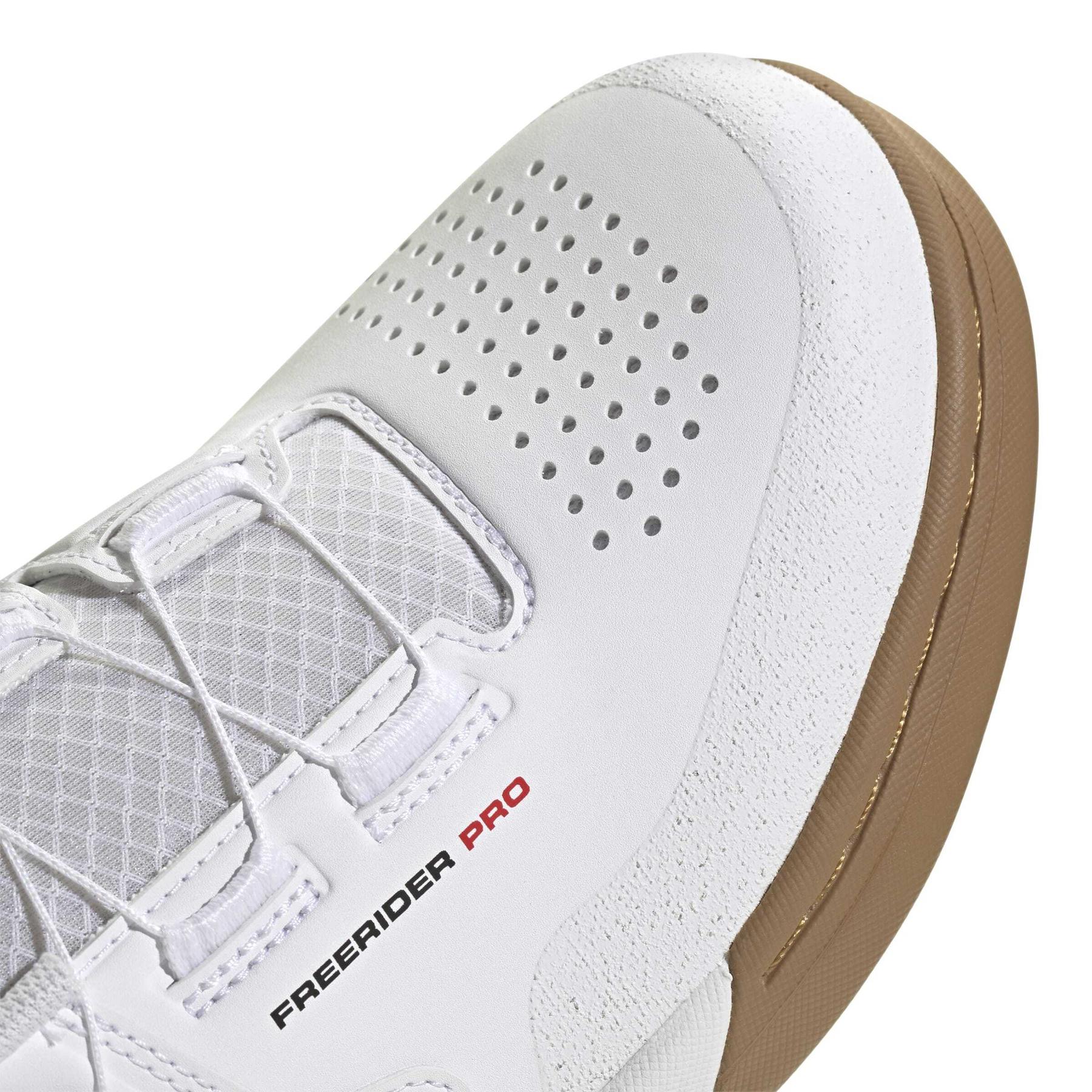 product/a/d/adidas_ih3054_9_footwear_photography_detail_view_2_white-nw091625.jpg