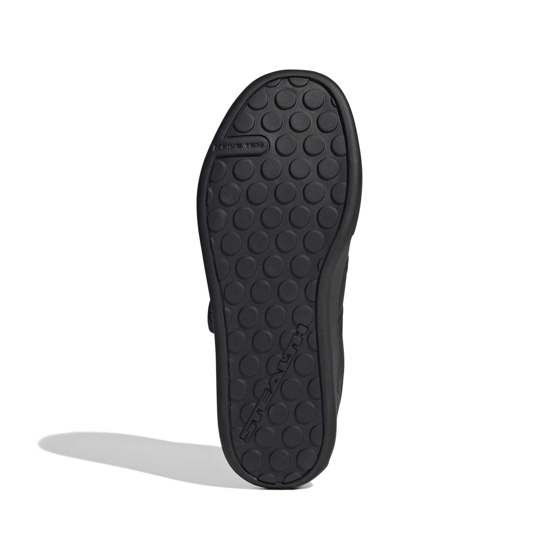 product/a/d/adidas_ih5845_4_footwear_photography_bottom_view_white-nw091625.jpg