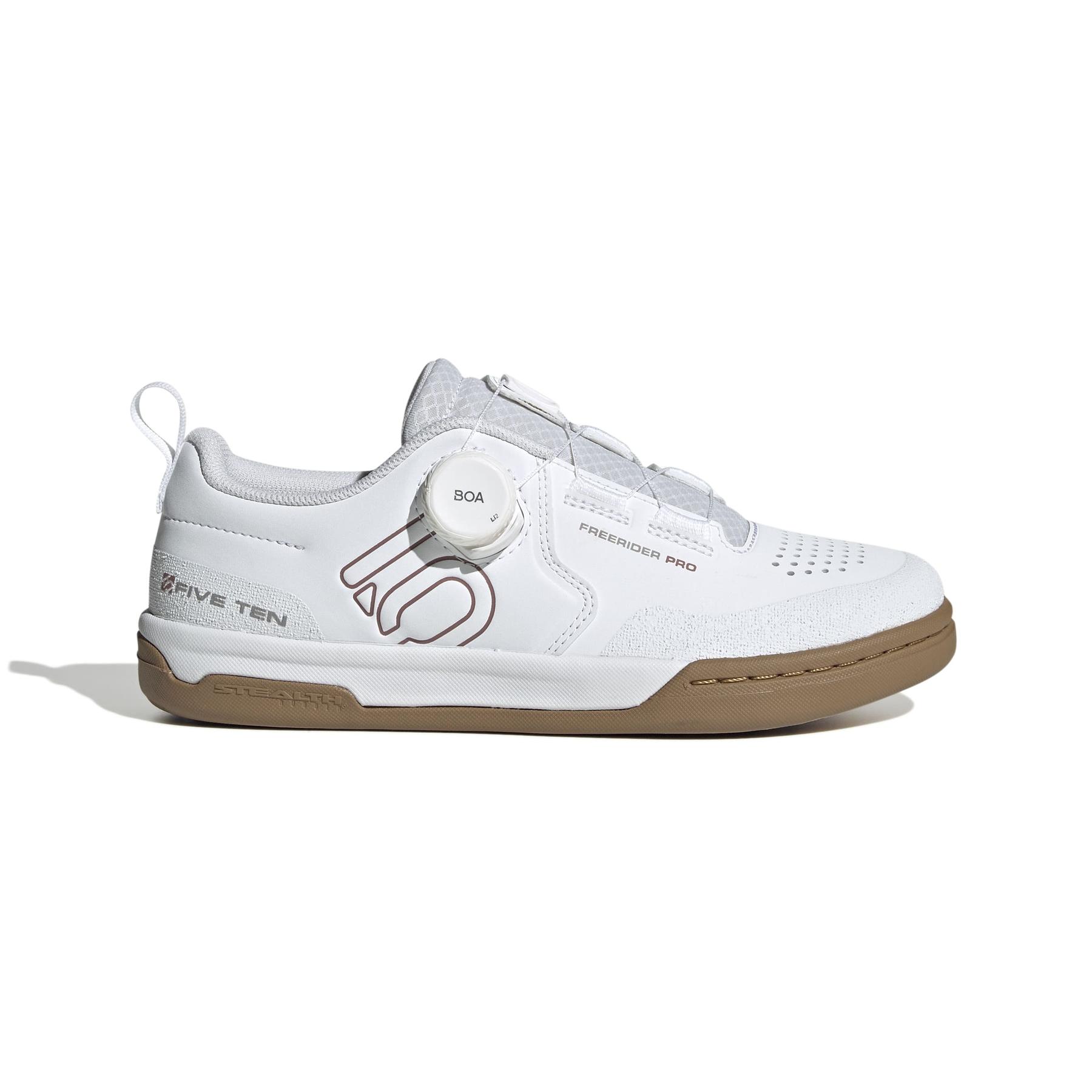product/a/d/adidas_ih5846_1_footwear_photography_side_lateral_center_view_white.jpg