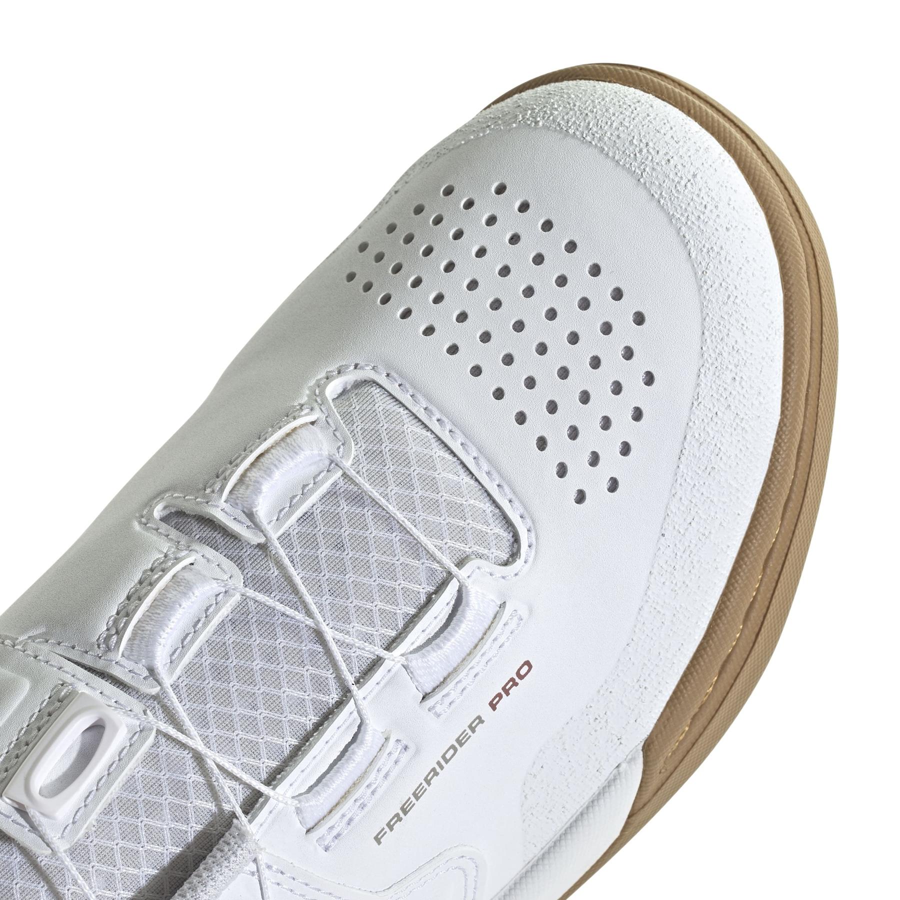 product/a/d/adidas_ih5846_9_footwear_photography_detail_view_2_white.jpg