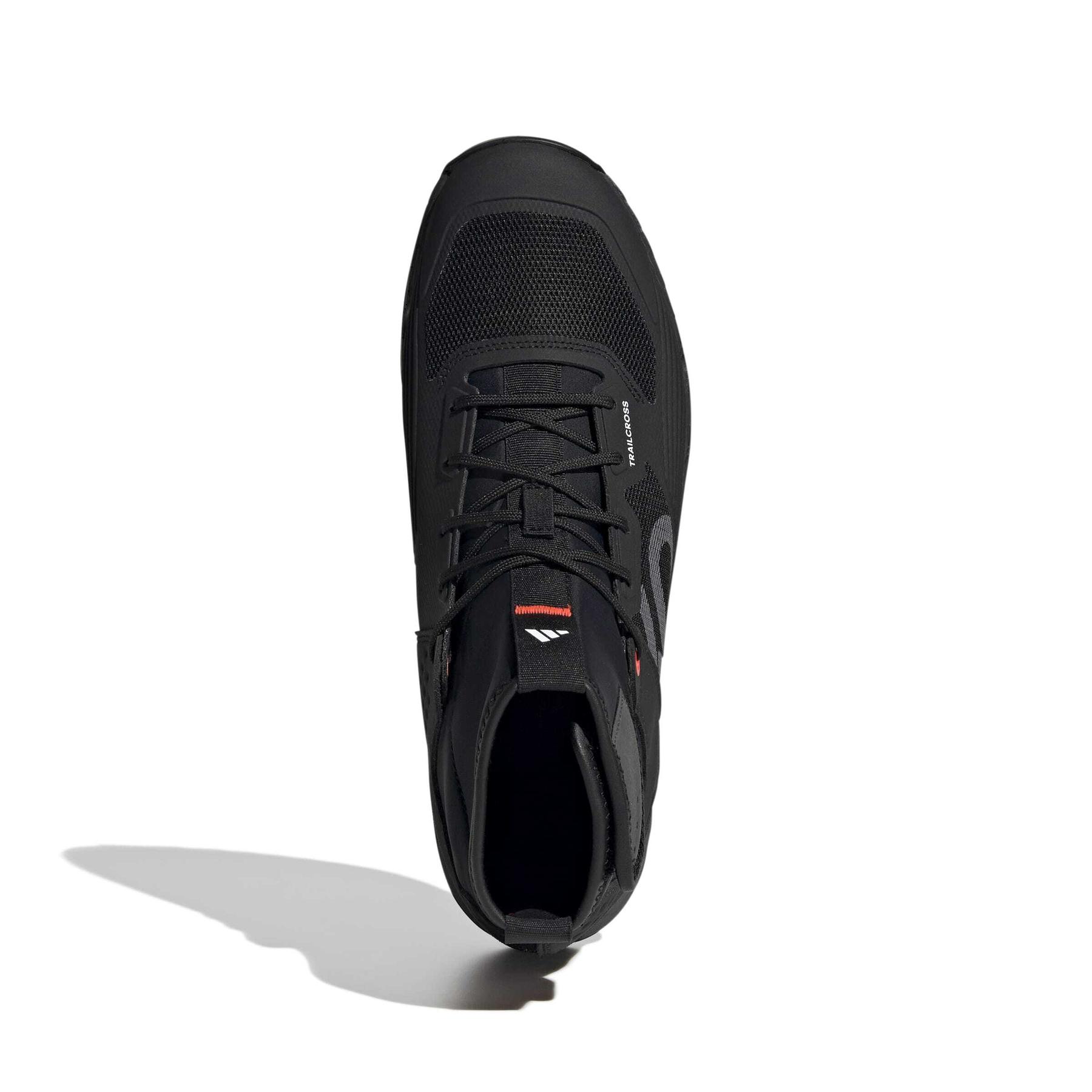 product/a/d/adidas_ji0859_3_footwear_photography_top_portrait_view_white-nw091625.jpg