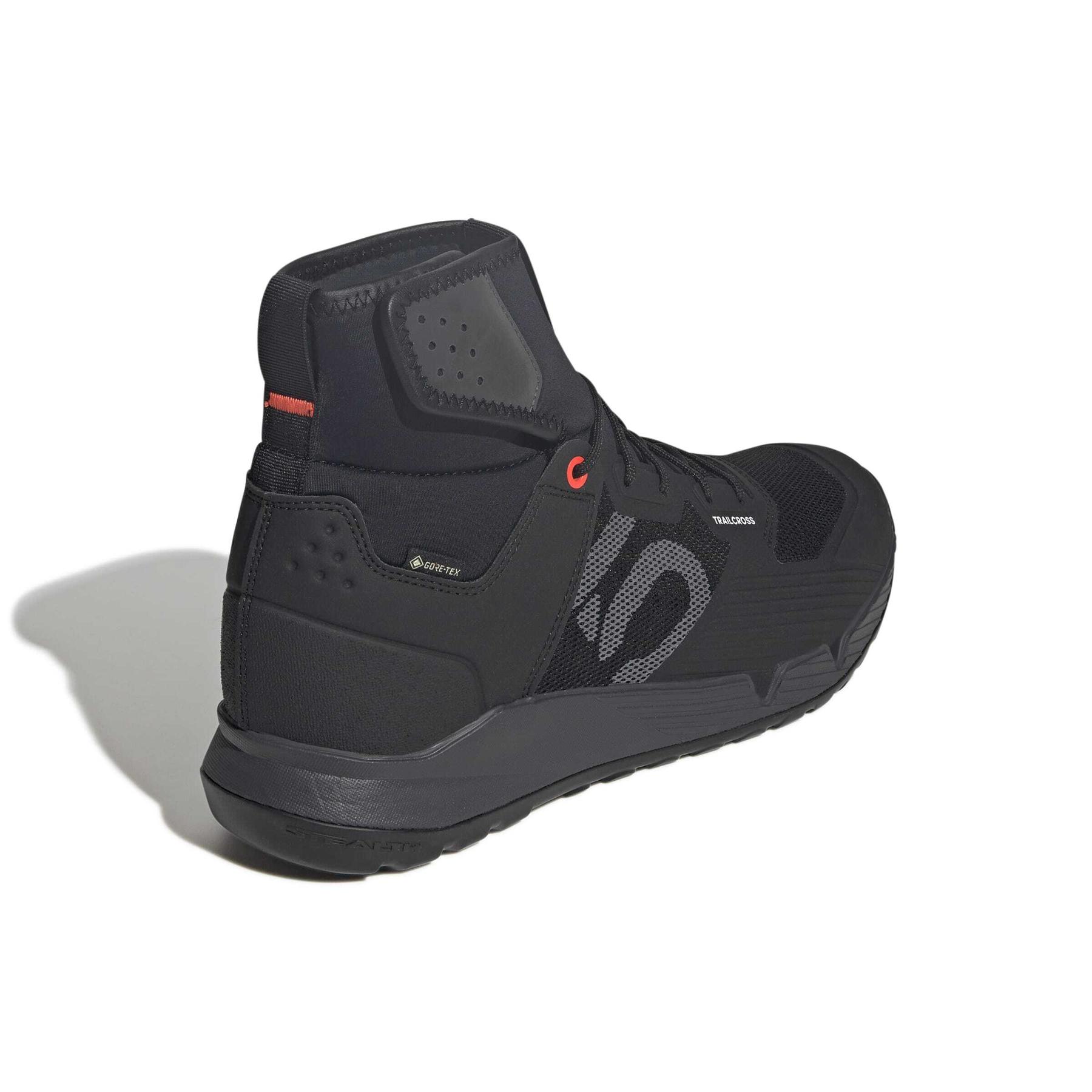 product/a/d/adidas_ji0859_7_footwear_photography_back_lateral_top_view_white-nw091625.jpg