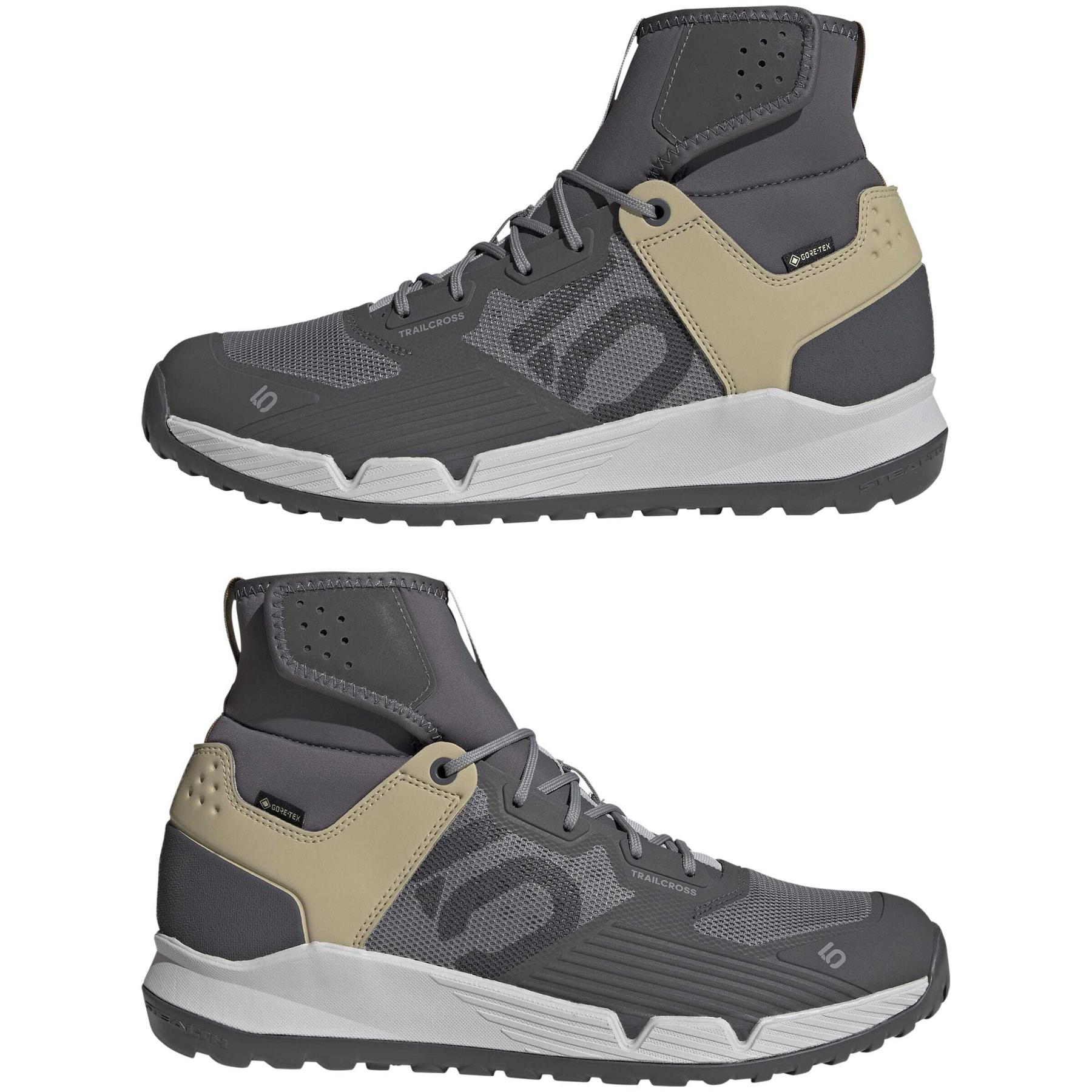 product/a/d/adidas_ji0860_10_footwear_photography_mirrored_pair_view_white-nw091625.jpg