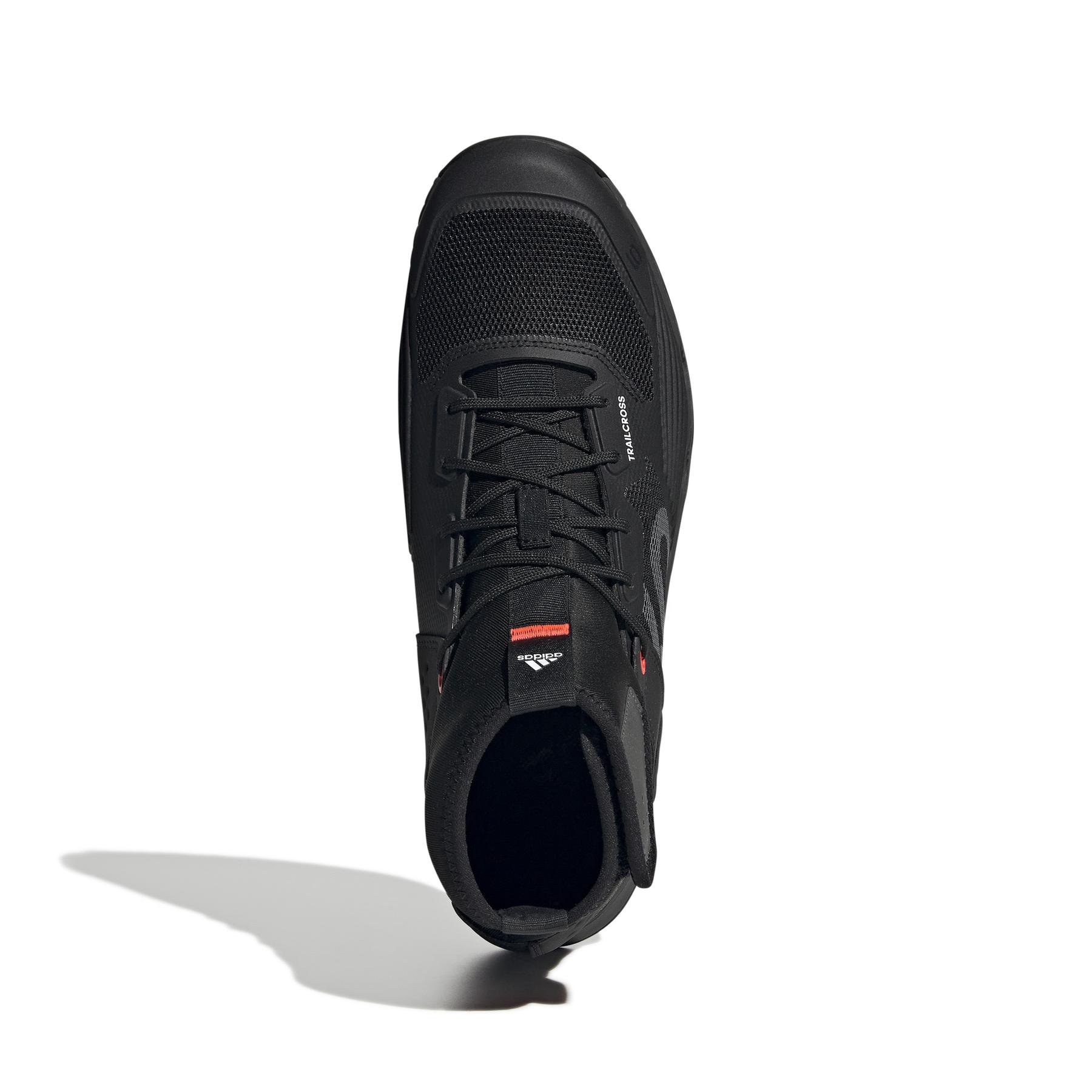 product/a/d/adidas_s29146_3_footwear_photography_top_portrait_view_white-nw031524.jpg