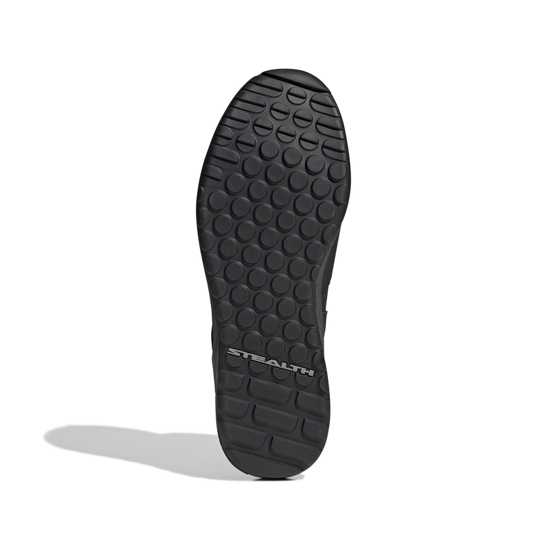 product/a/d/adidas_s29146_4_footwear_photography_bottom_view_white-nw031524.jpg