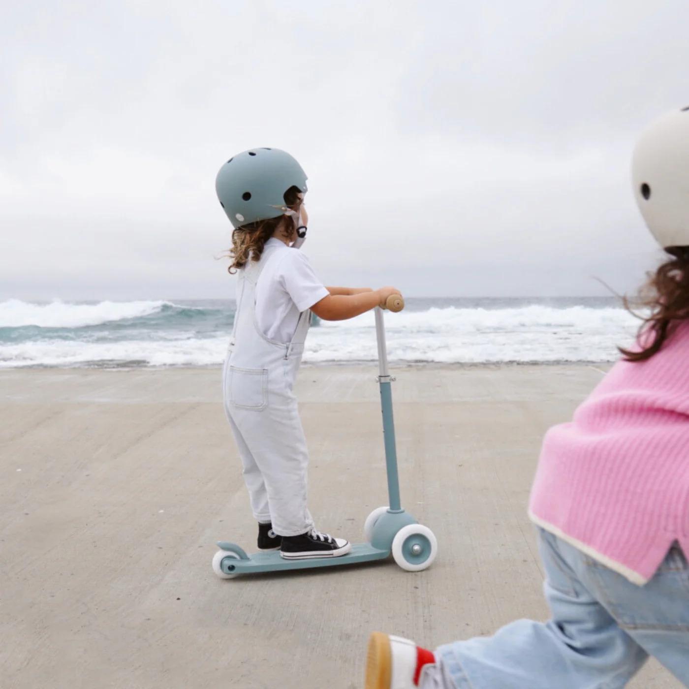 product/b/a/banwood_bw-helmet-teal_teal_3.jpg