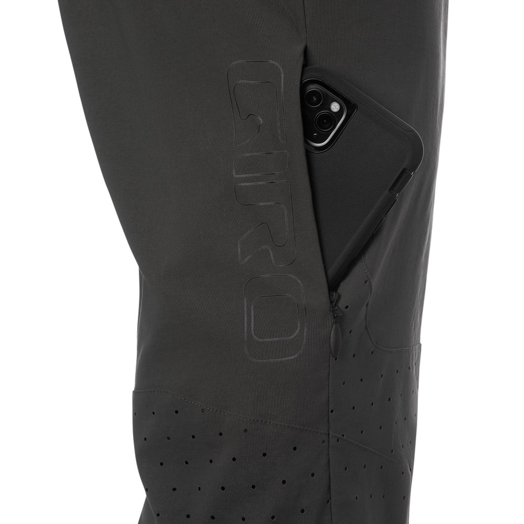product/g/i/giro_7097679_black_3.jpg