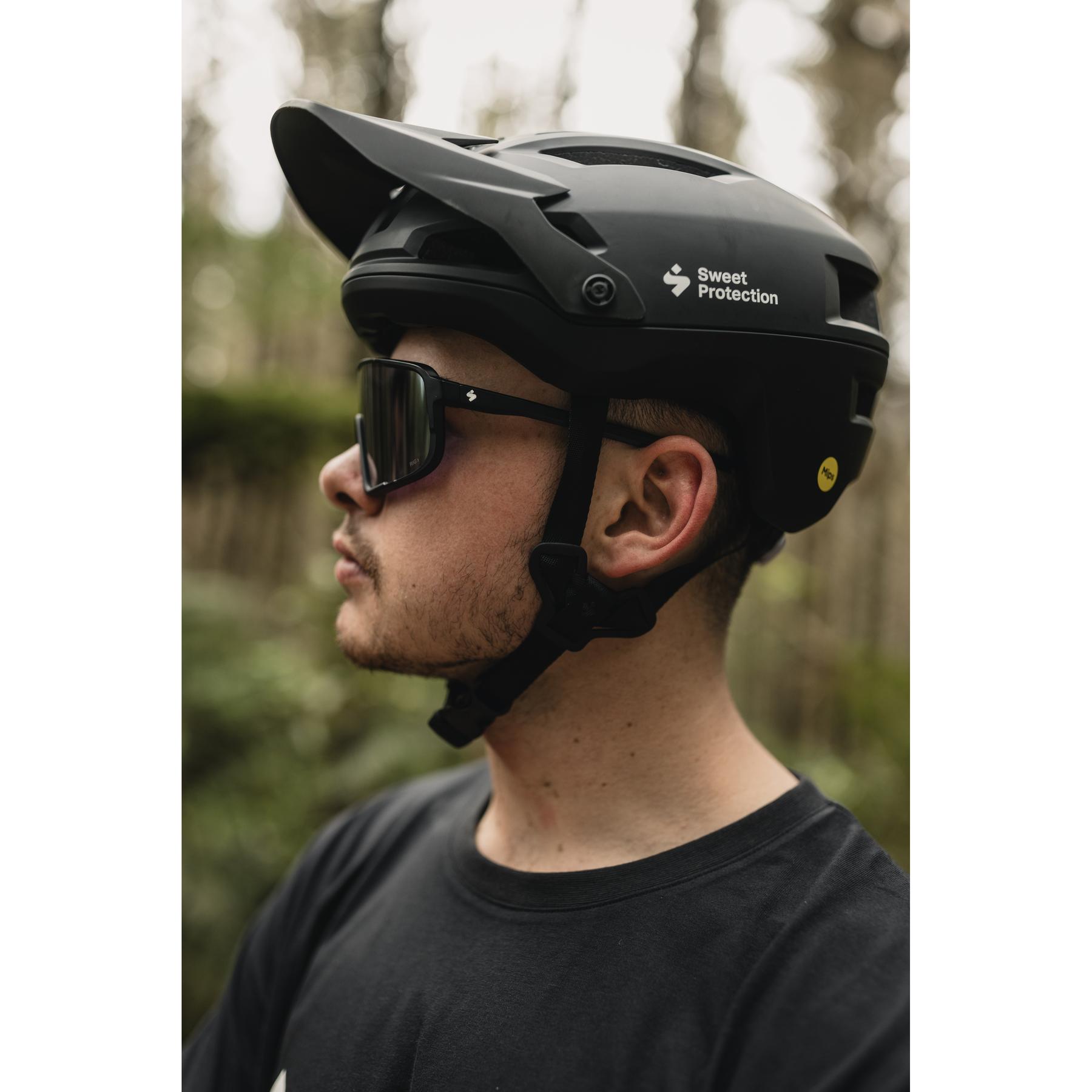 product/s/w/sweet-protection_845154-mblck-lxl_matte-black_5.jpg
