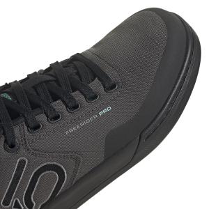 product/a/d/adidas_gz1931_10_footwear_photography_detail_view_3_white.jpg