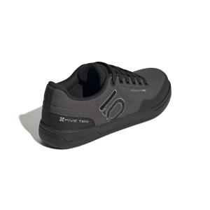 product/a/d/adidas_gz1931_7_footwear_photography_back_lateral_top_view_white.jpg