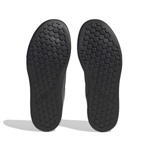 product/a/d/adidas_hp9936_4_footwear_photography_bottom_view_white-nw091625.jpg