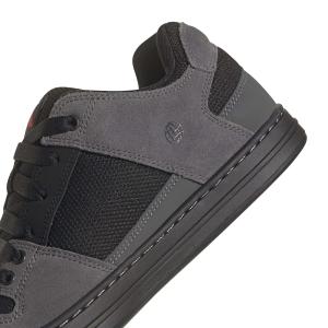 product/a/d/adidas_hp9936_9_footwear_photography_detail_view_2_white-nw091625.jpg