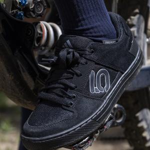 product/a/d/adidas_hp9939_14_footwear_photography_heromrktng_view_1-nw091625.jpg